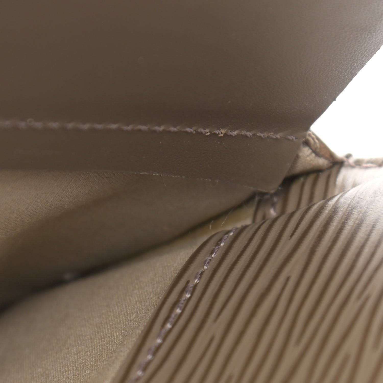 Louis Vuitton Epi Croisette GM Pepper 9 of 11