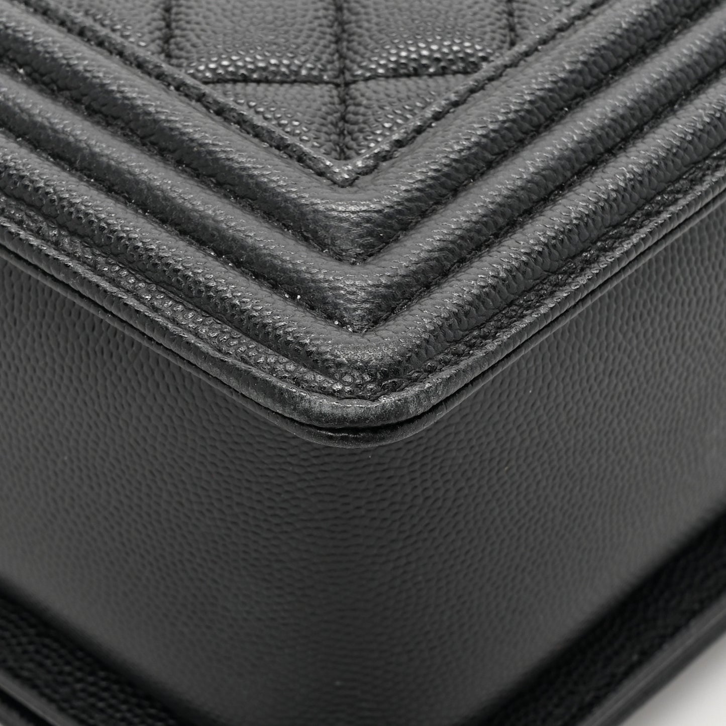 Caviar Quilted Large Boy Flap Black