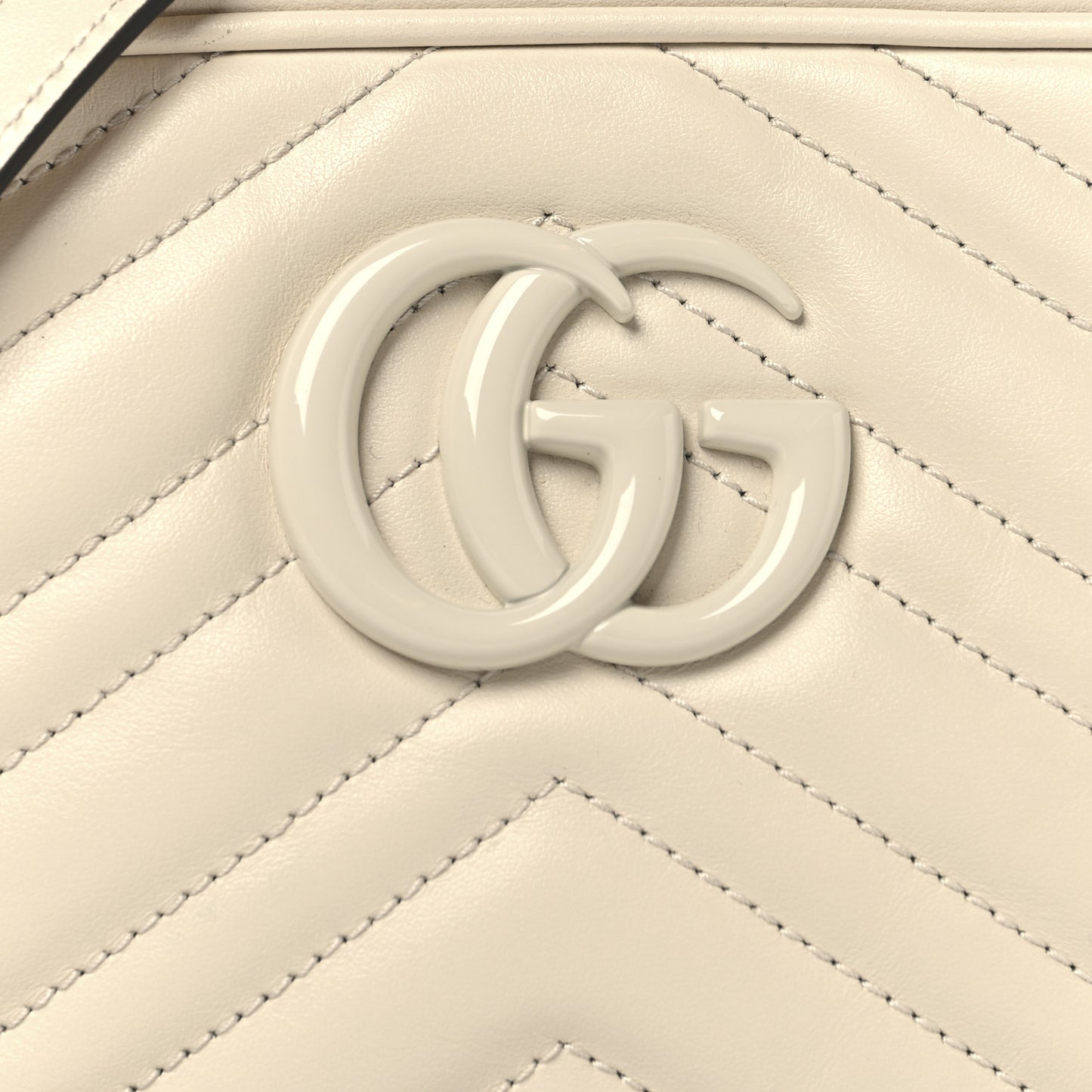 Calfskin Matelasse Monochrome Small GG Marmont Chain Shoulder Bag Mystic White