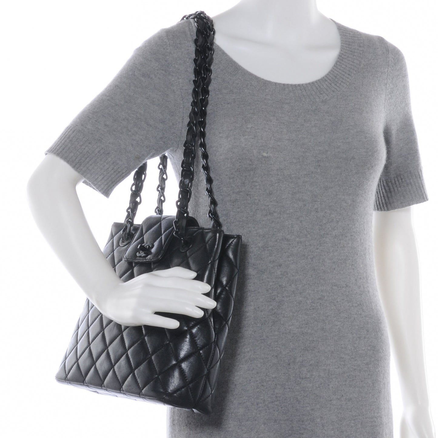 Lambskin Shoulder Bag w Resin Chain Black