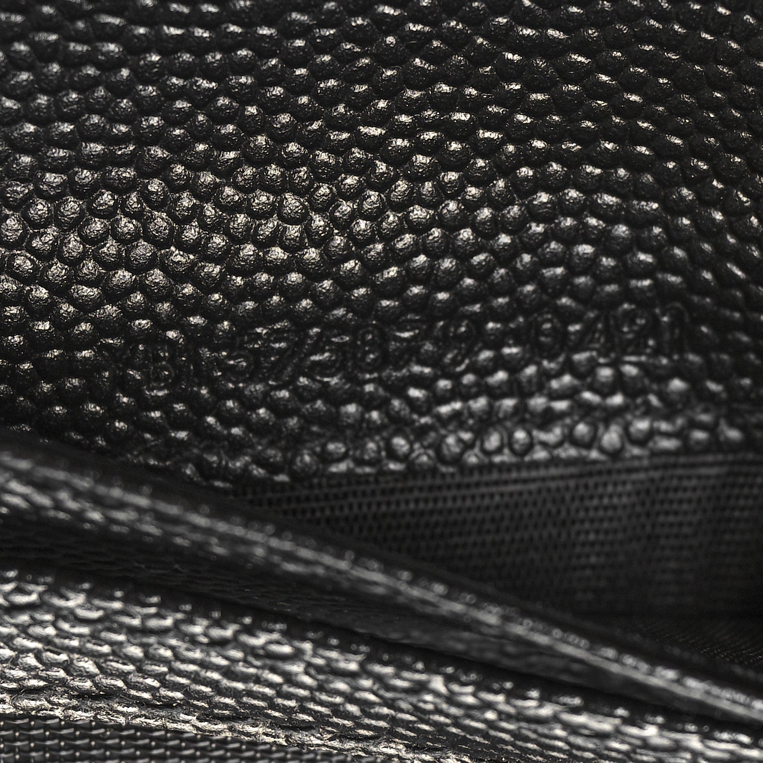 Saint Laurent Grain De Poudre Matelasse Chevron Monogram Zipped Card Case Black 8 of 9