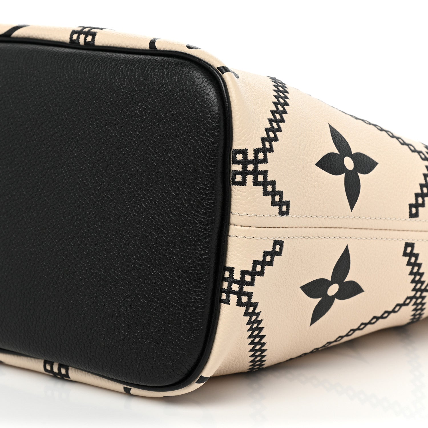 Louis Vuitton Empreinte Monogram Giant Broderies Neverfull MM Cream Black 8 of 9