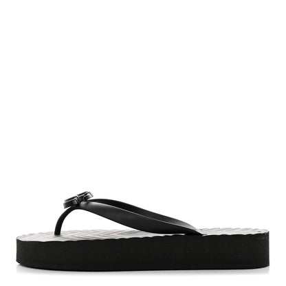 Gucci Rubber Chevron Womens GG Thong Sandals 38 38 Black 1 of 9