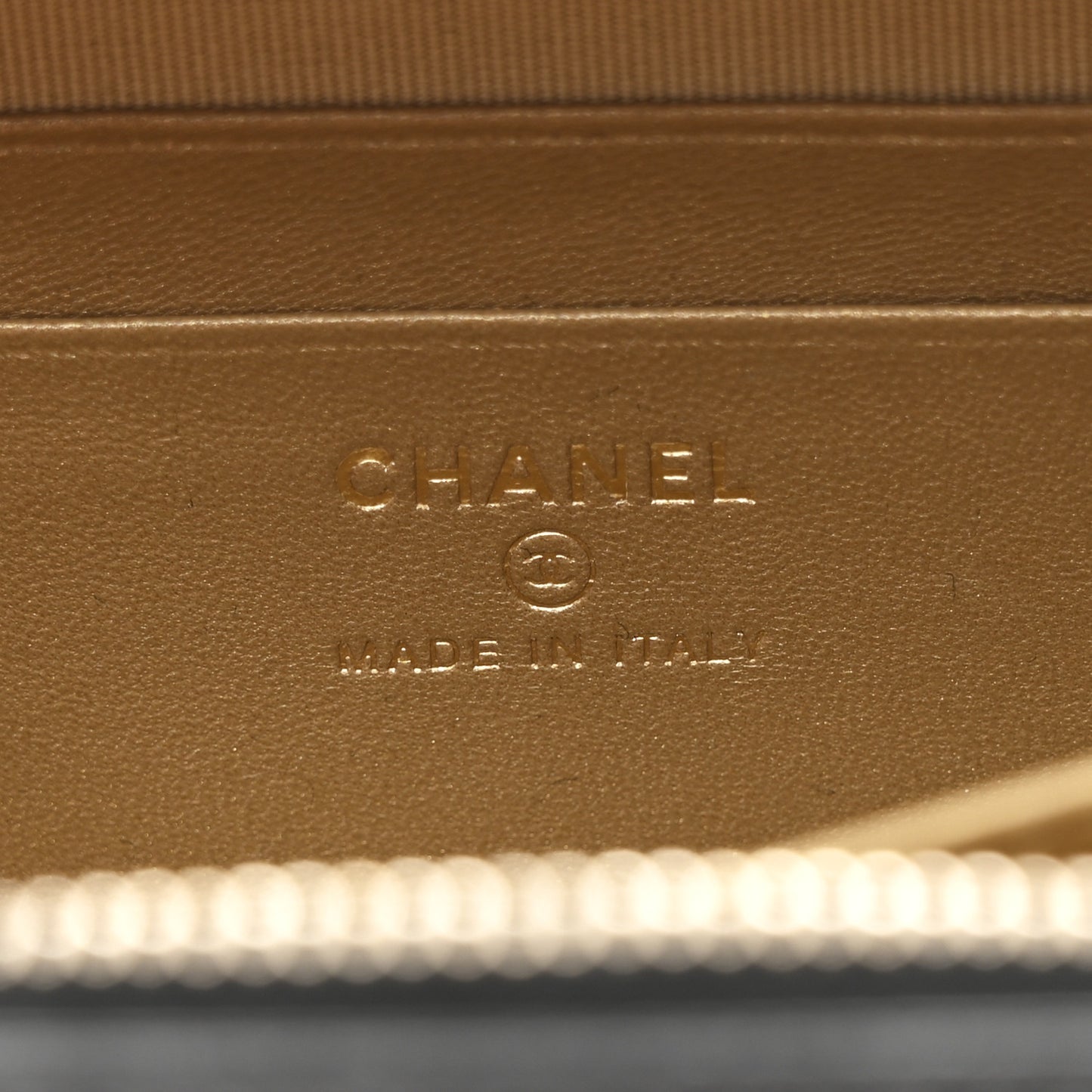 Lambskin Quilted CC Pearl Crush Camera Case Black