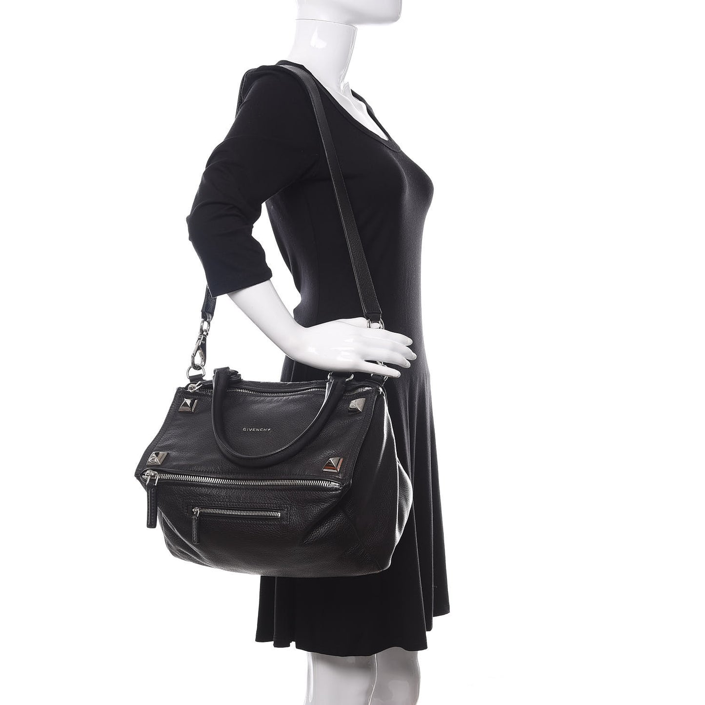 Pebbled Calfskin Medium Pyramid Stud Pandora Black