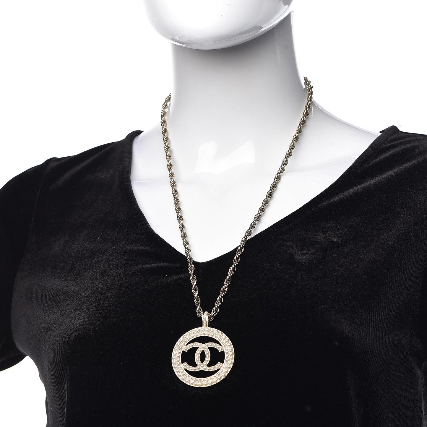 Pearl CC Round Pendant Necklace Gold