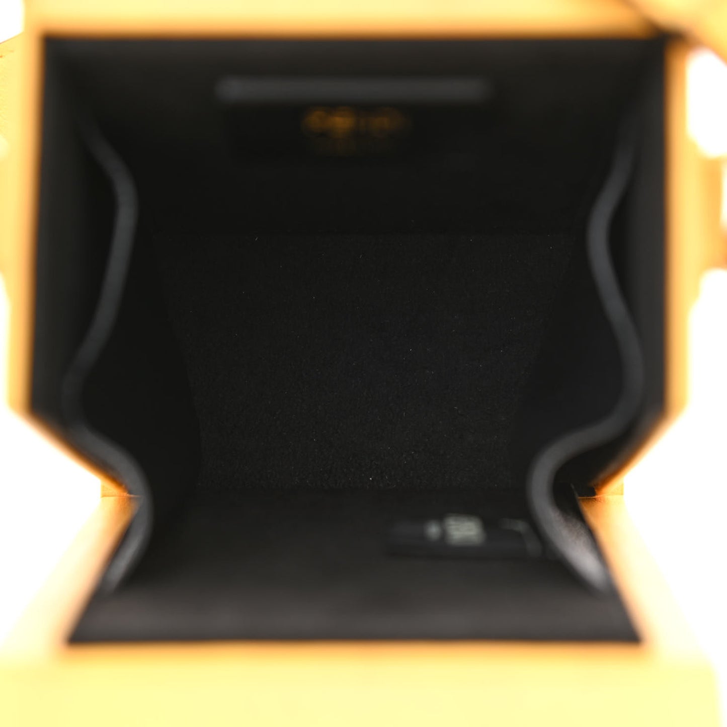 Vitello Fluffy Logo Vertical Box Yellow Box Black
