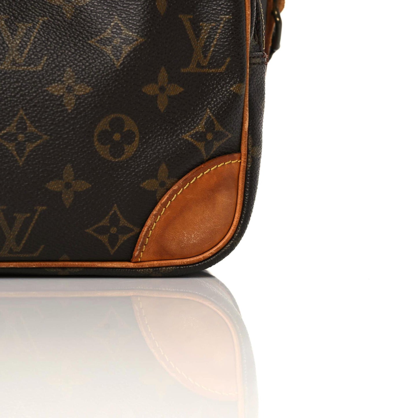 Monogram Nil 28