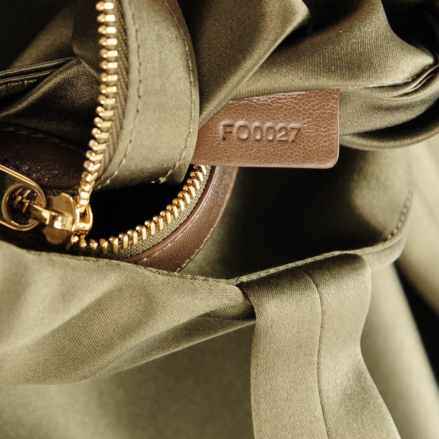 Satin Sequin Thats Love LVOE Tote Kaki