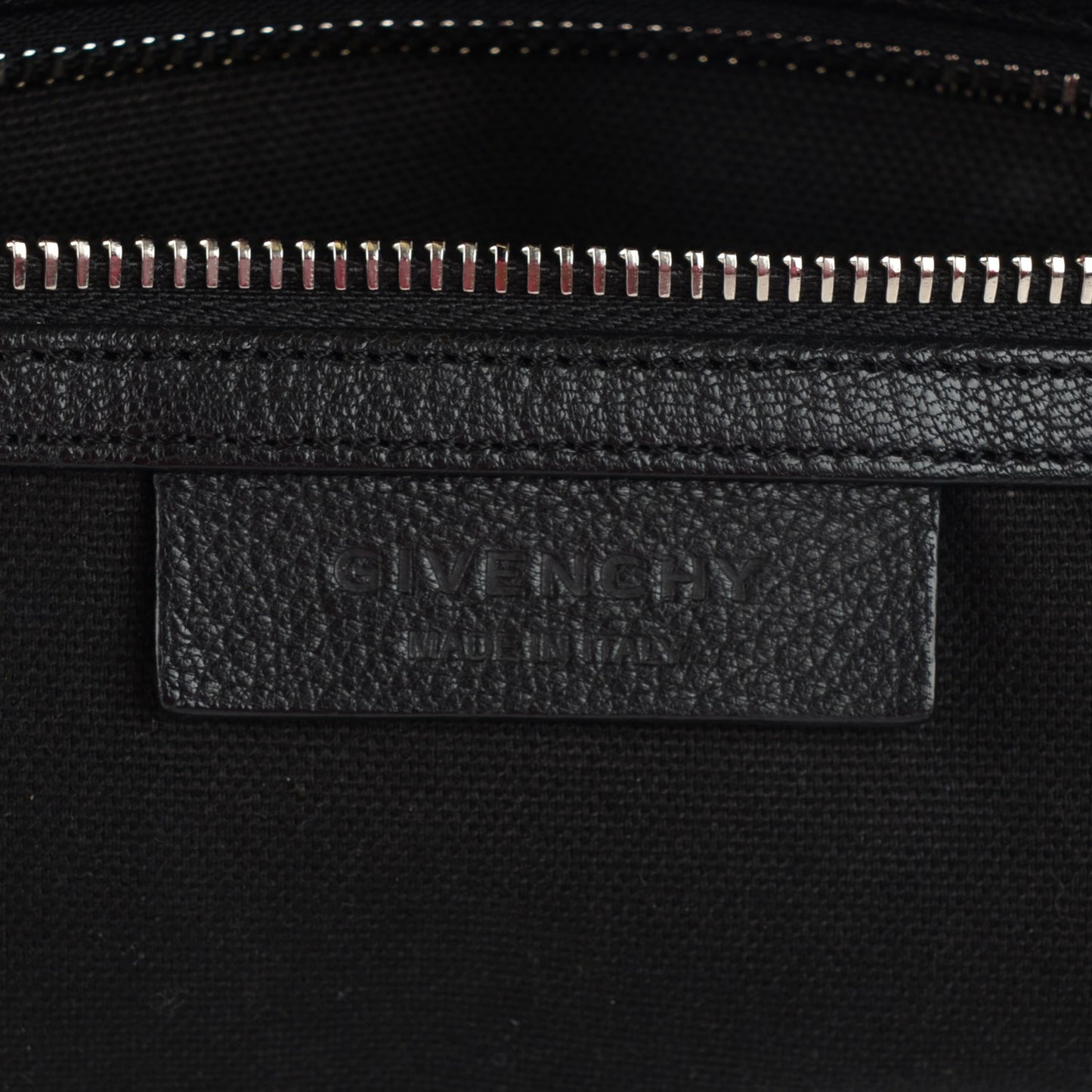 Sugar Goatskin Medium Antigona Black