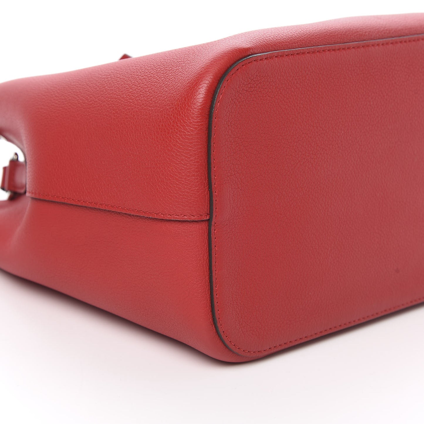 Calfskin Lockme Bucket Rubis