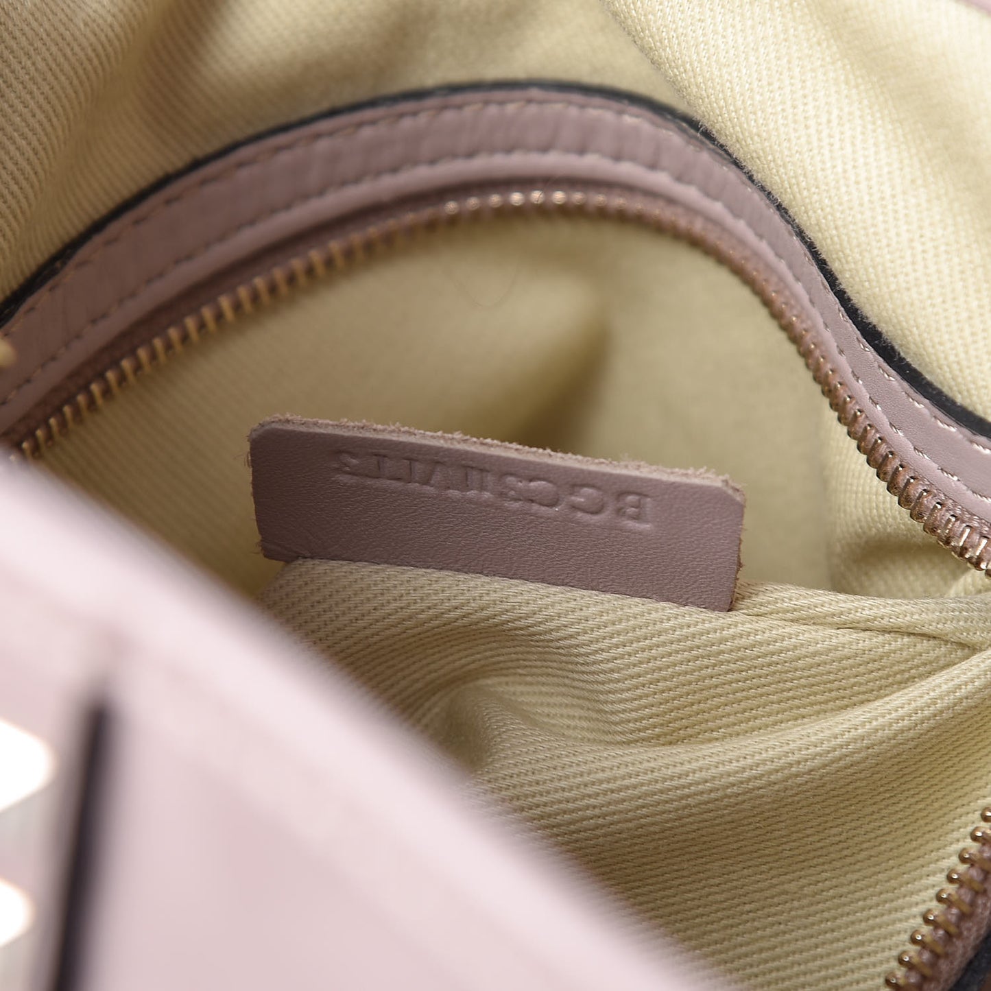 Vitello Rockstud Shopper Tote Poudre