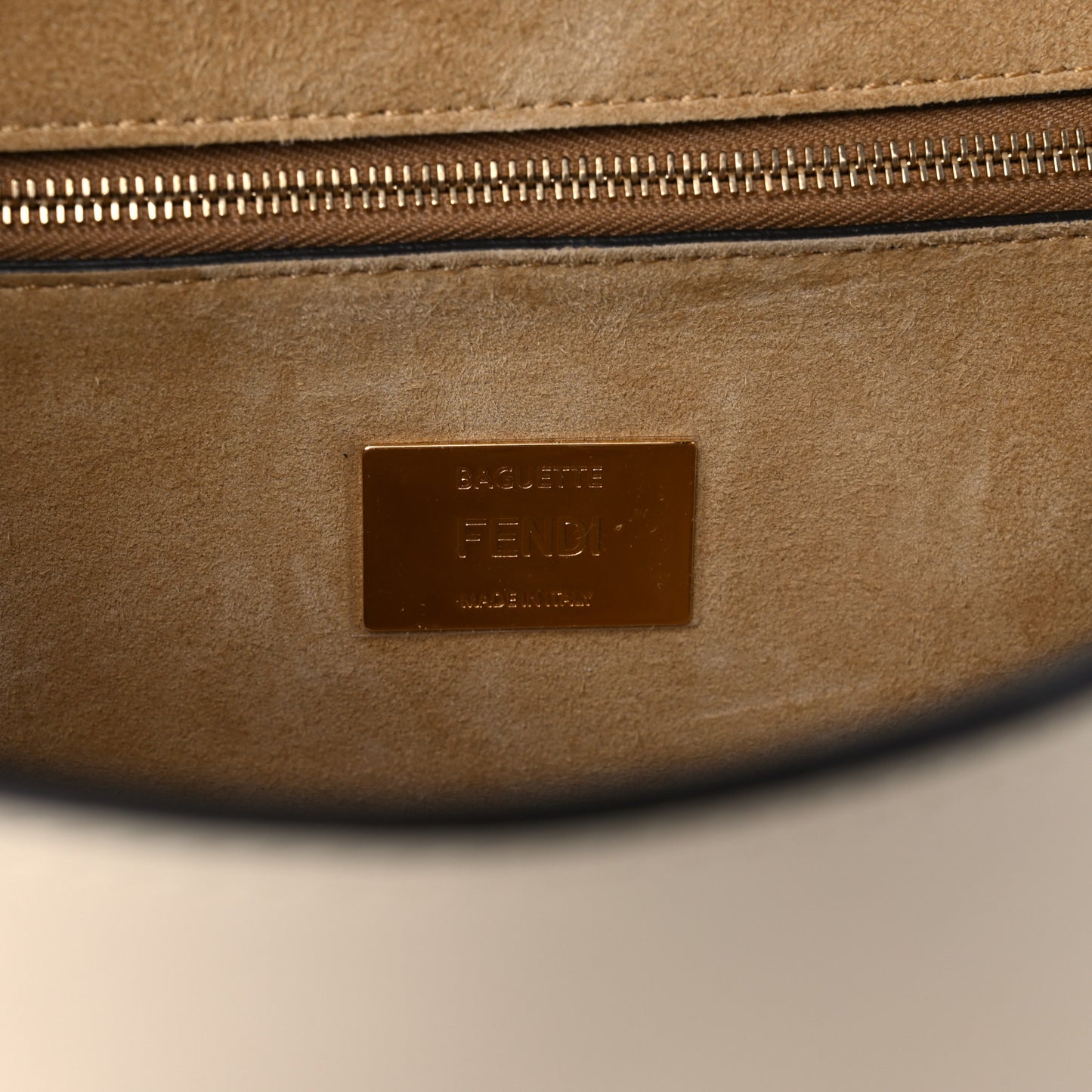 Vitello King Metal Stitch Baguette Pergamena