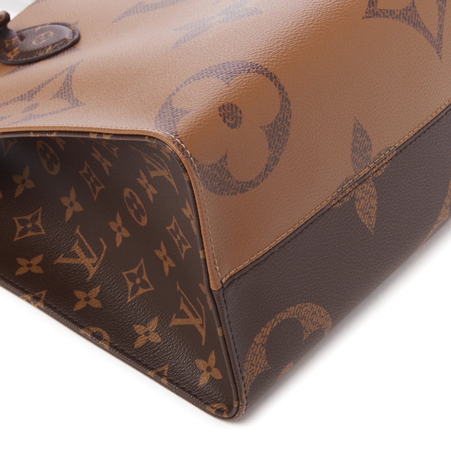 Reverse Monogram Giant Onthego MM