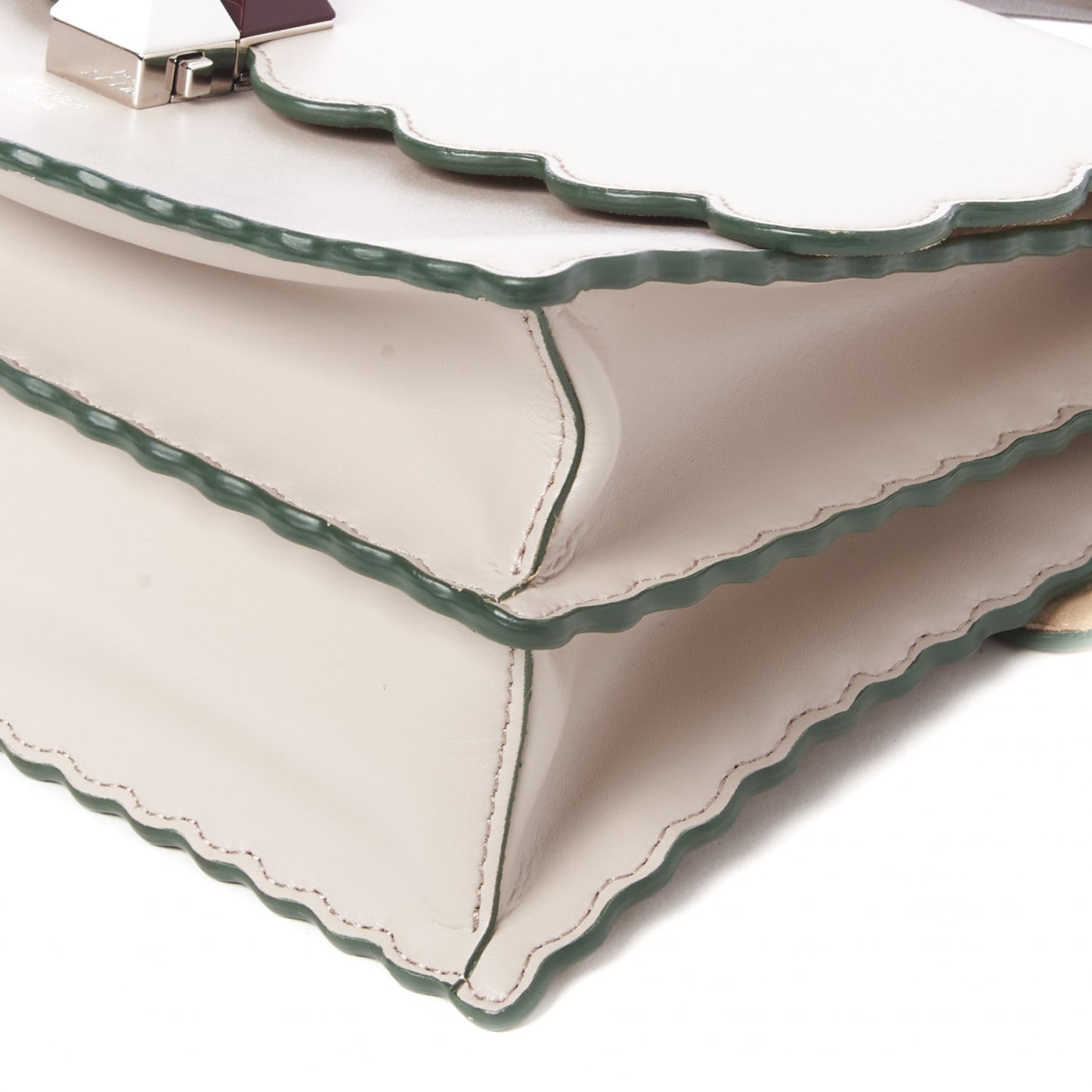 Vitello Liberty Scalloped Studded Kan I Shoulder Bag Grigio Polvere