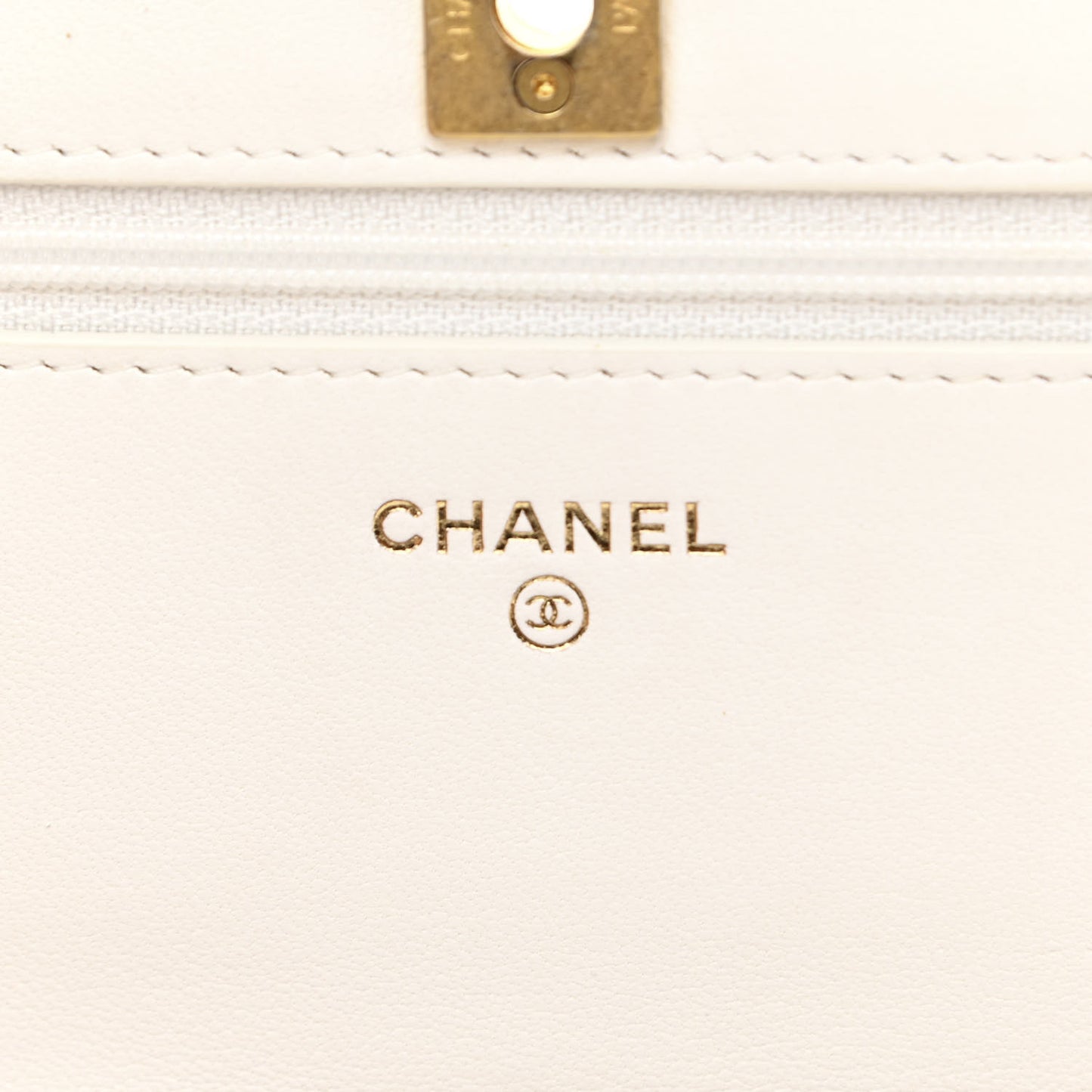 Lambskin Quilted CC Pearl Crush Wallet on Chain WOC White
