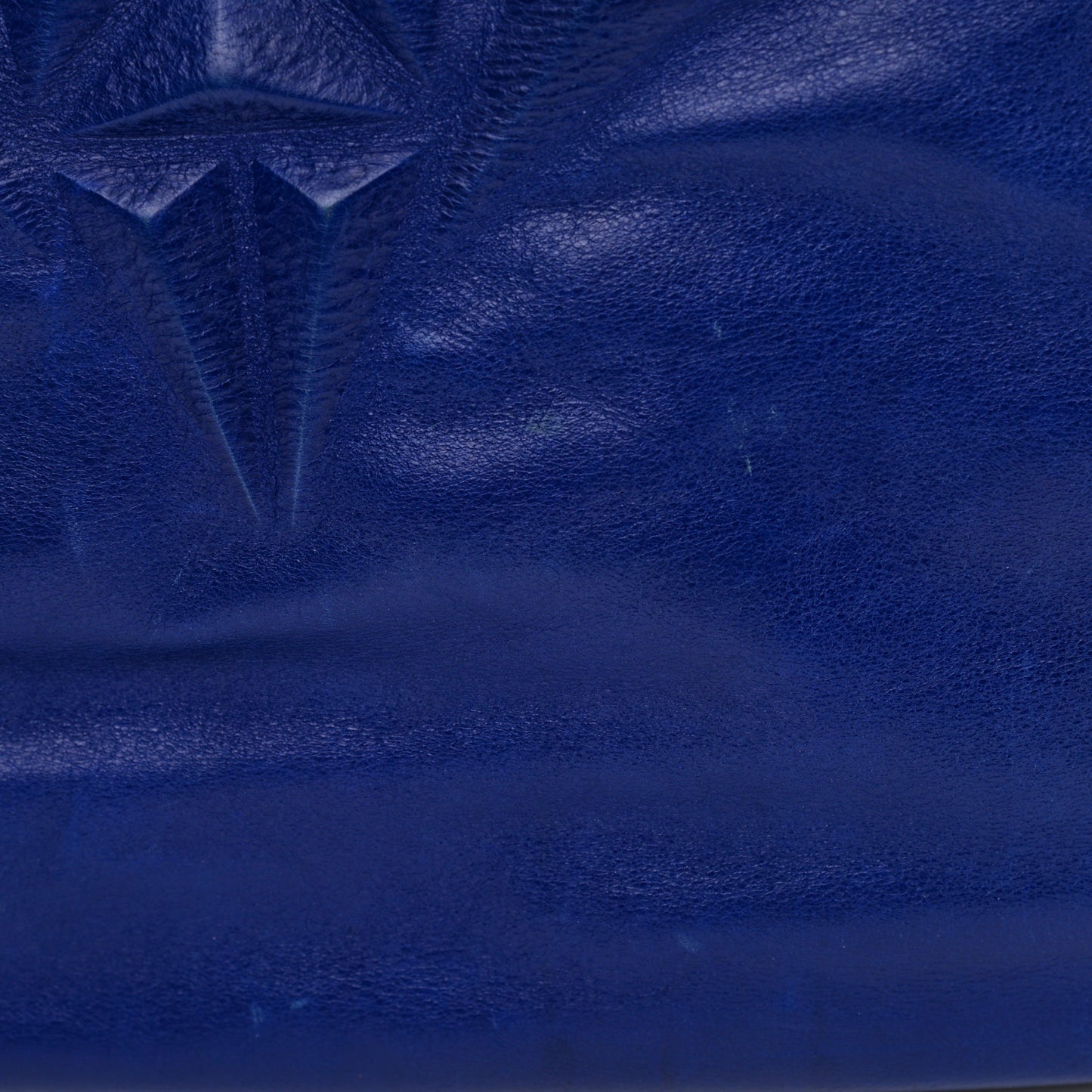 Calfskin 3D Stud Medium Nightingale Royal Blue