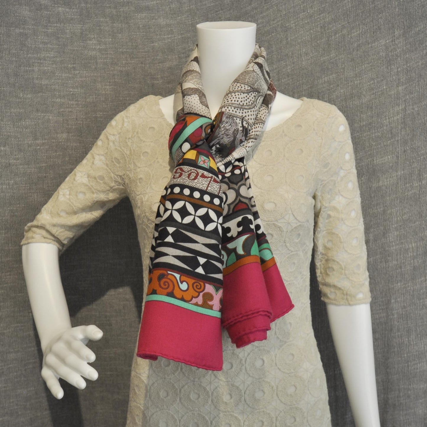 Cashmere Silk La Femme Aux Semelles de Vent Shawl 140