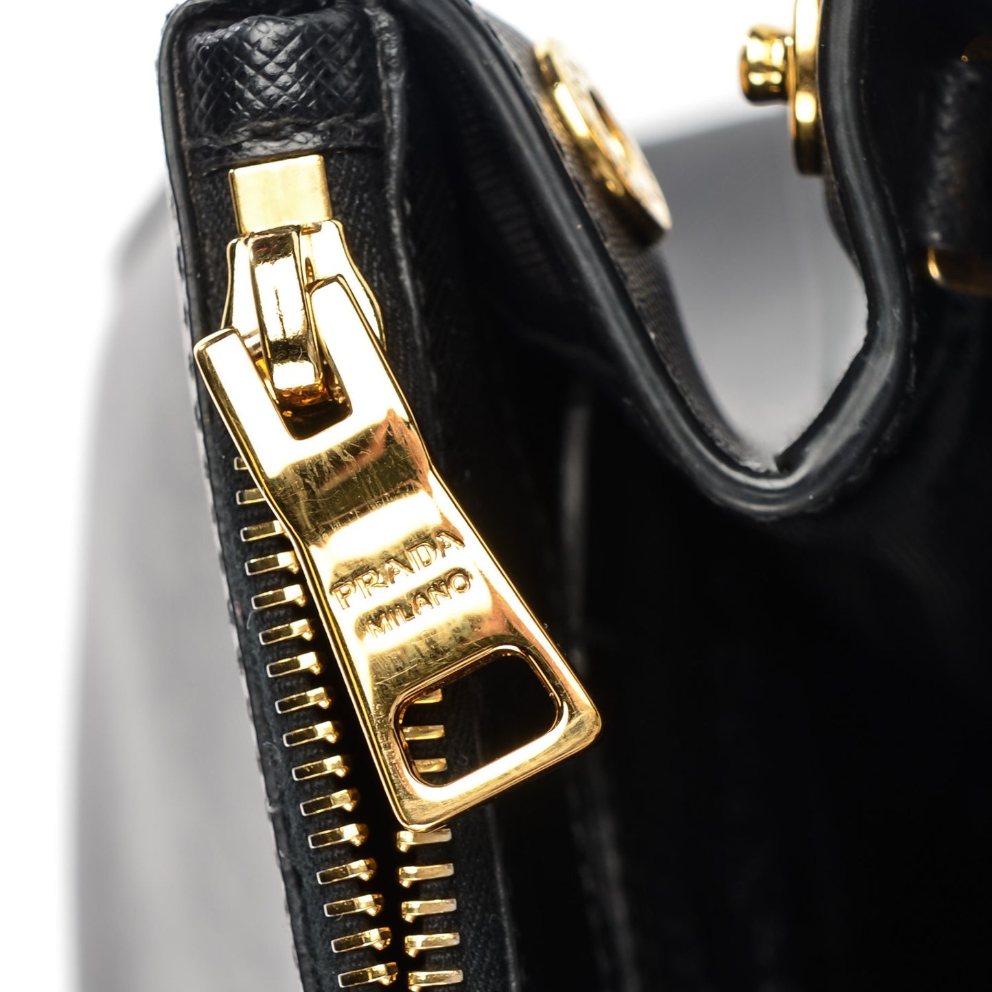 Saffiano Medium Galleria Double Zip Tote Black
