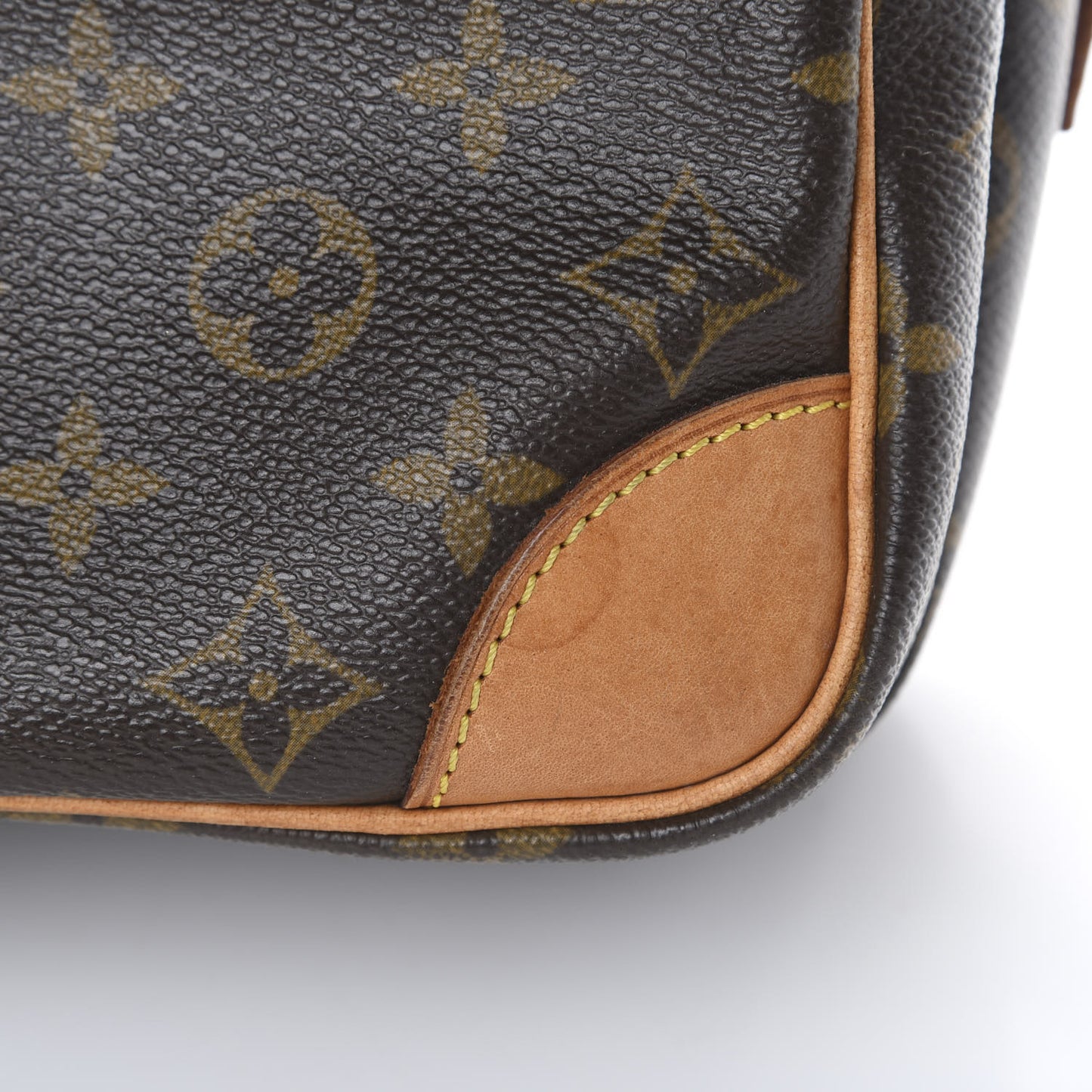 Monogram Nil 28