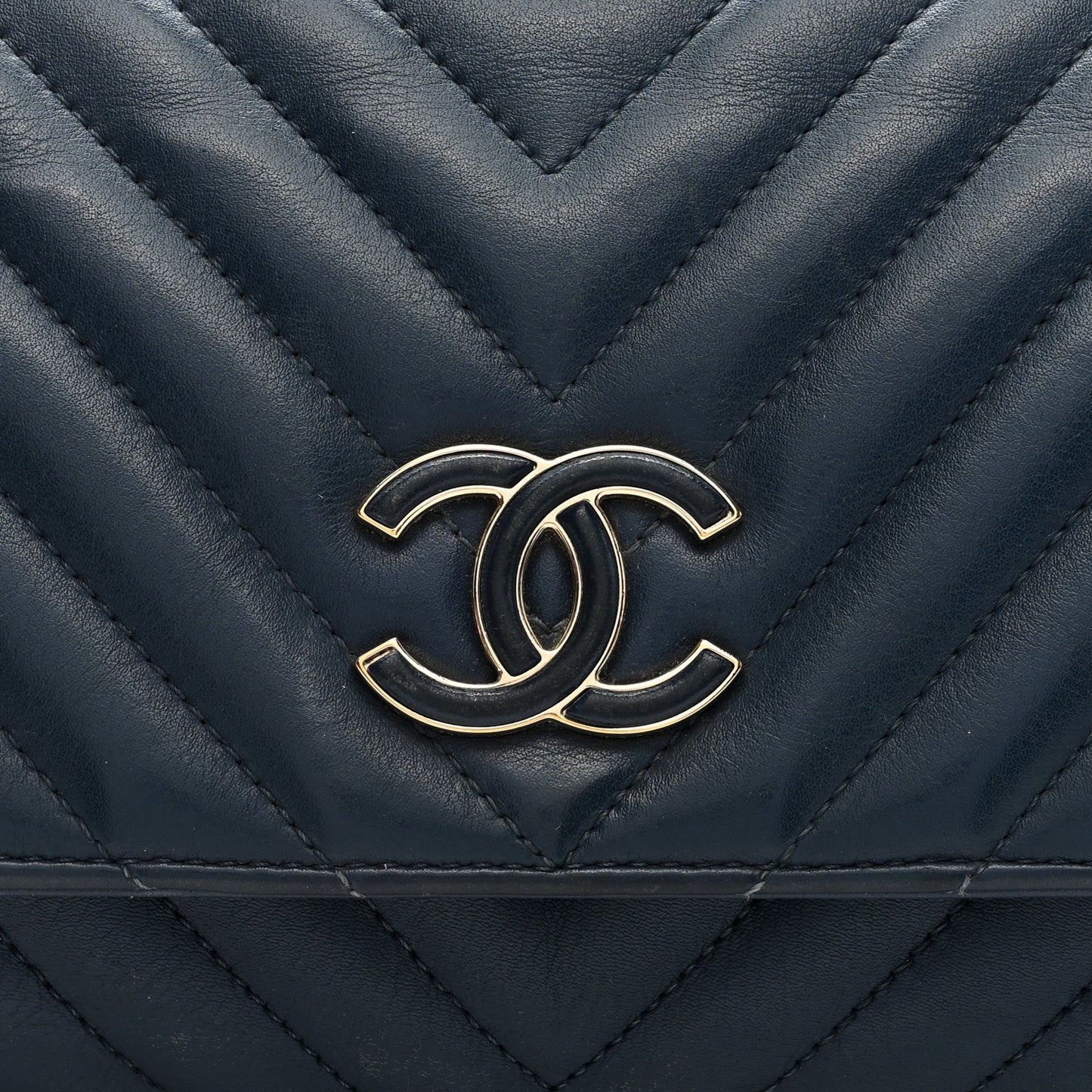 Calfskin Quilted Medium Daily Chevron Flap Navy Blue