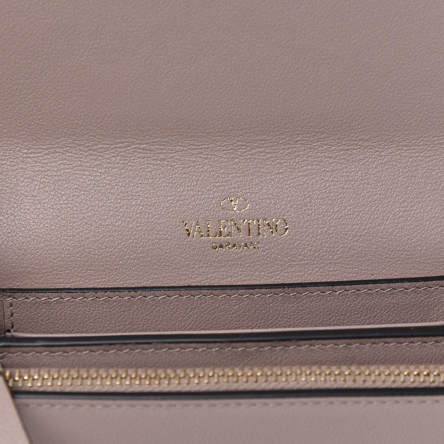 Vitello Rockstud Medium Wallet Poudre