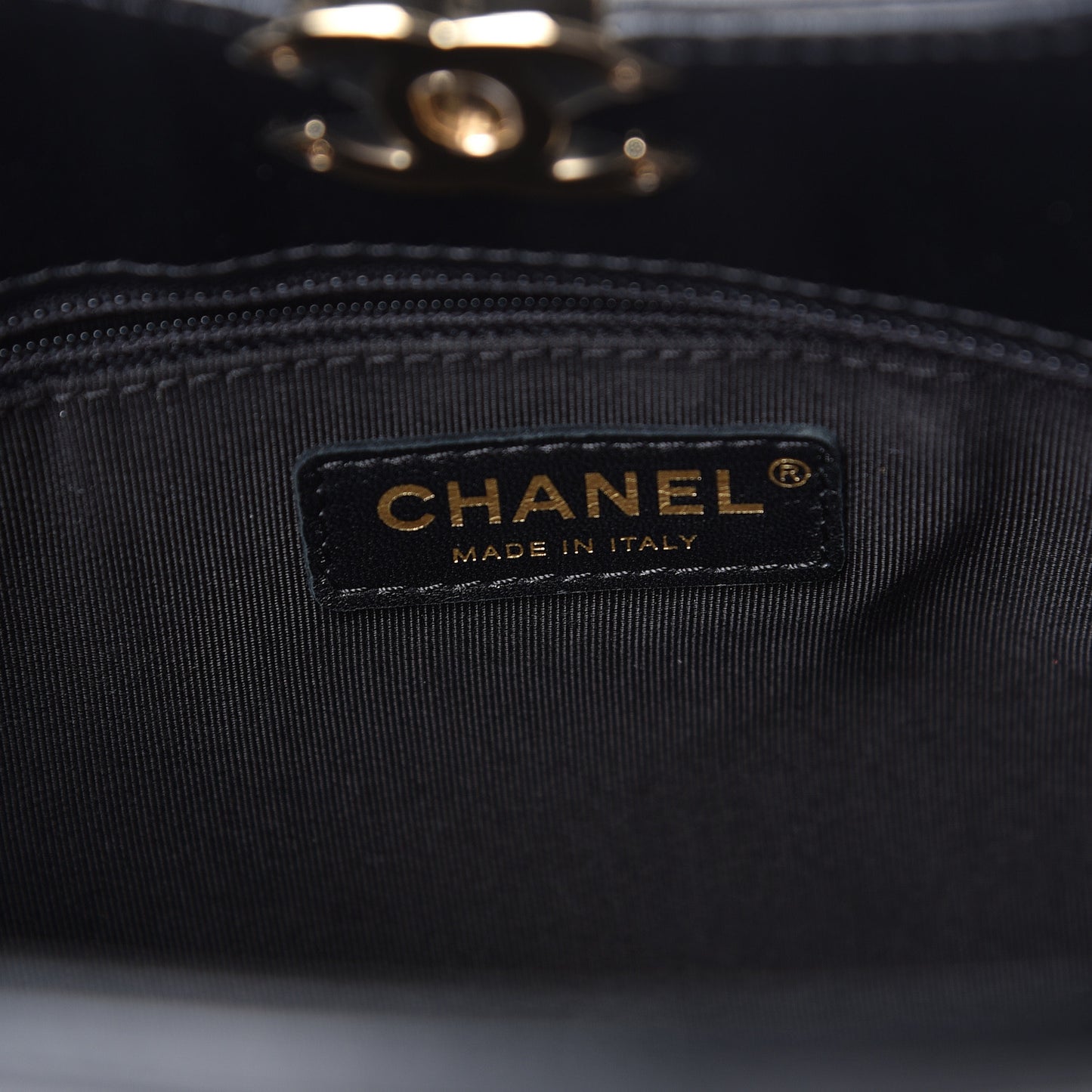 Lambskin 31 Clutch Black