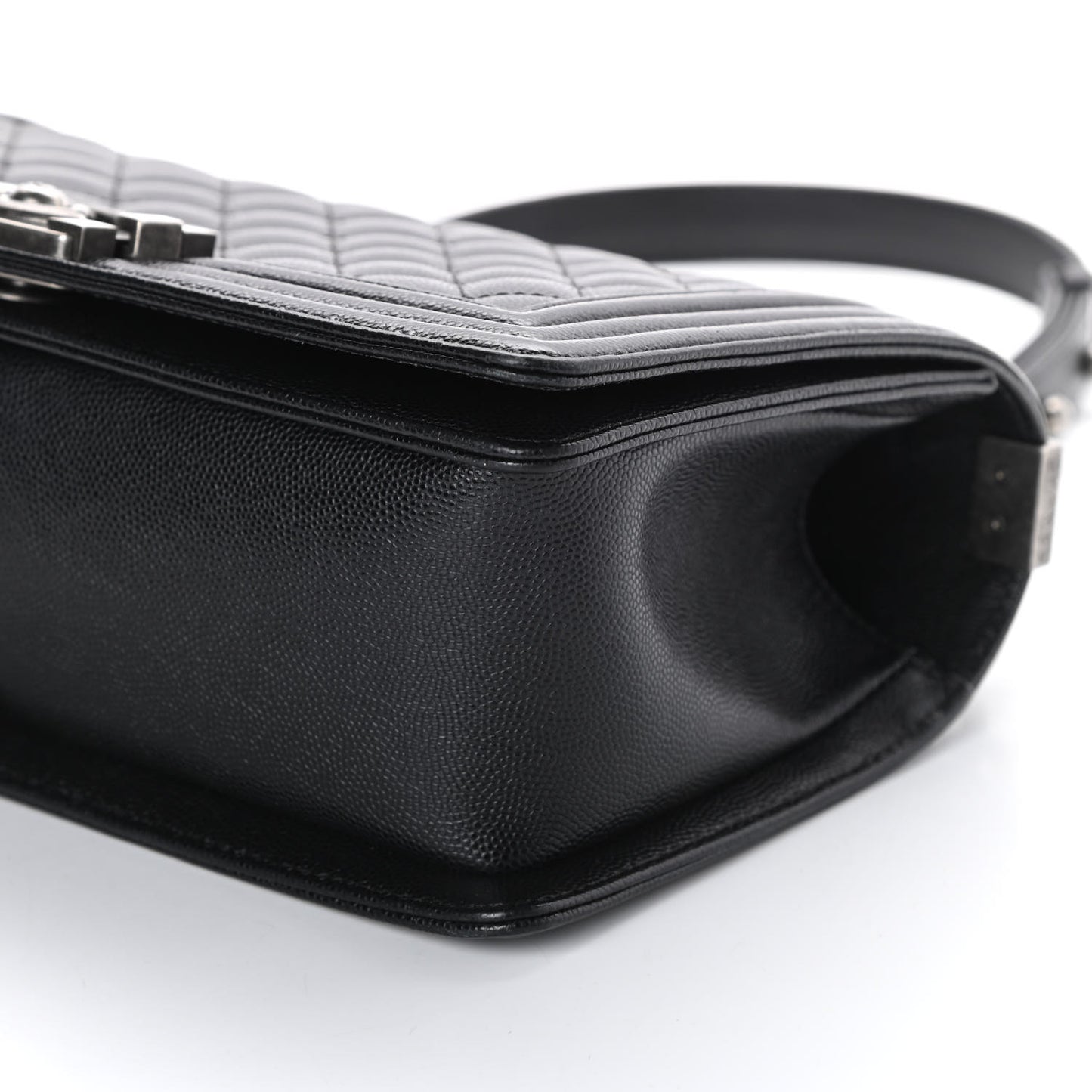 Caviar Quilted Medium Boy Flap Black