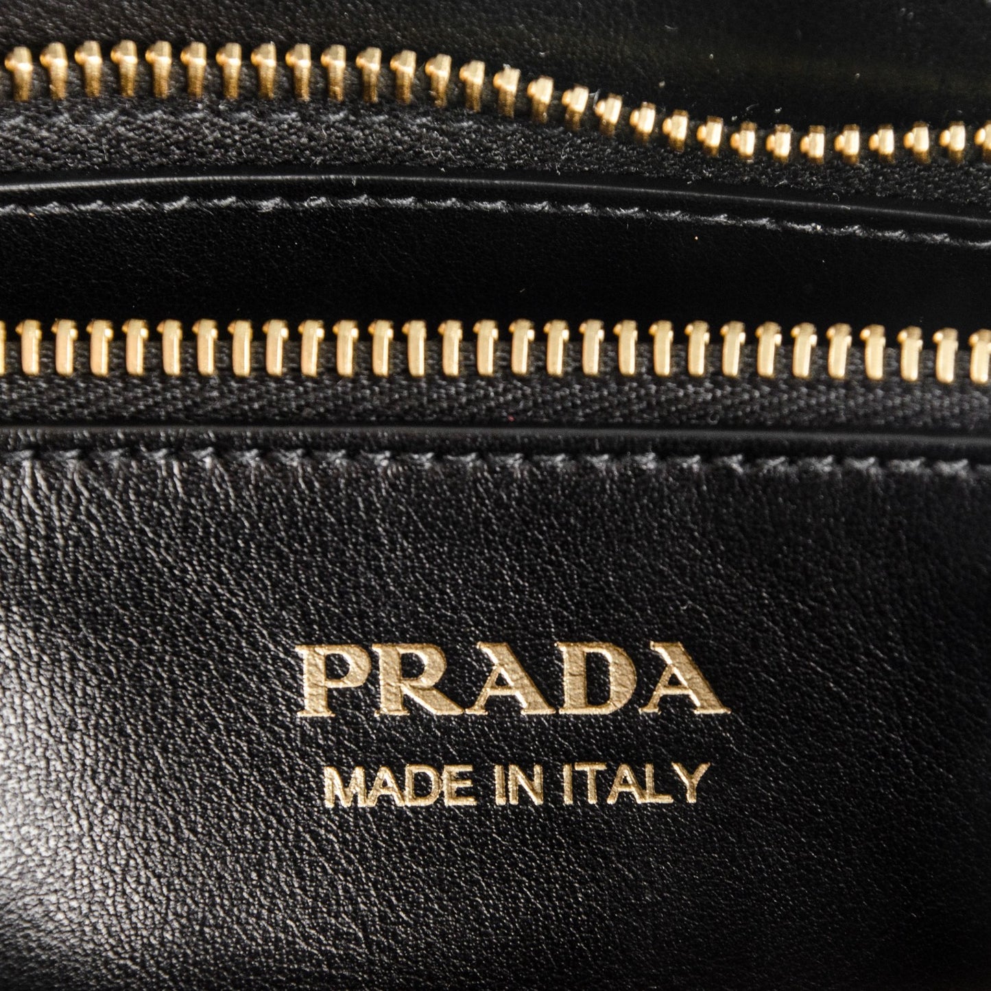 Saffiano Whipstitch Medium Paradigme Bag Nero Black