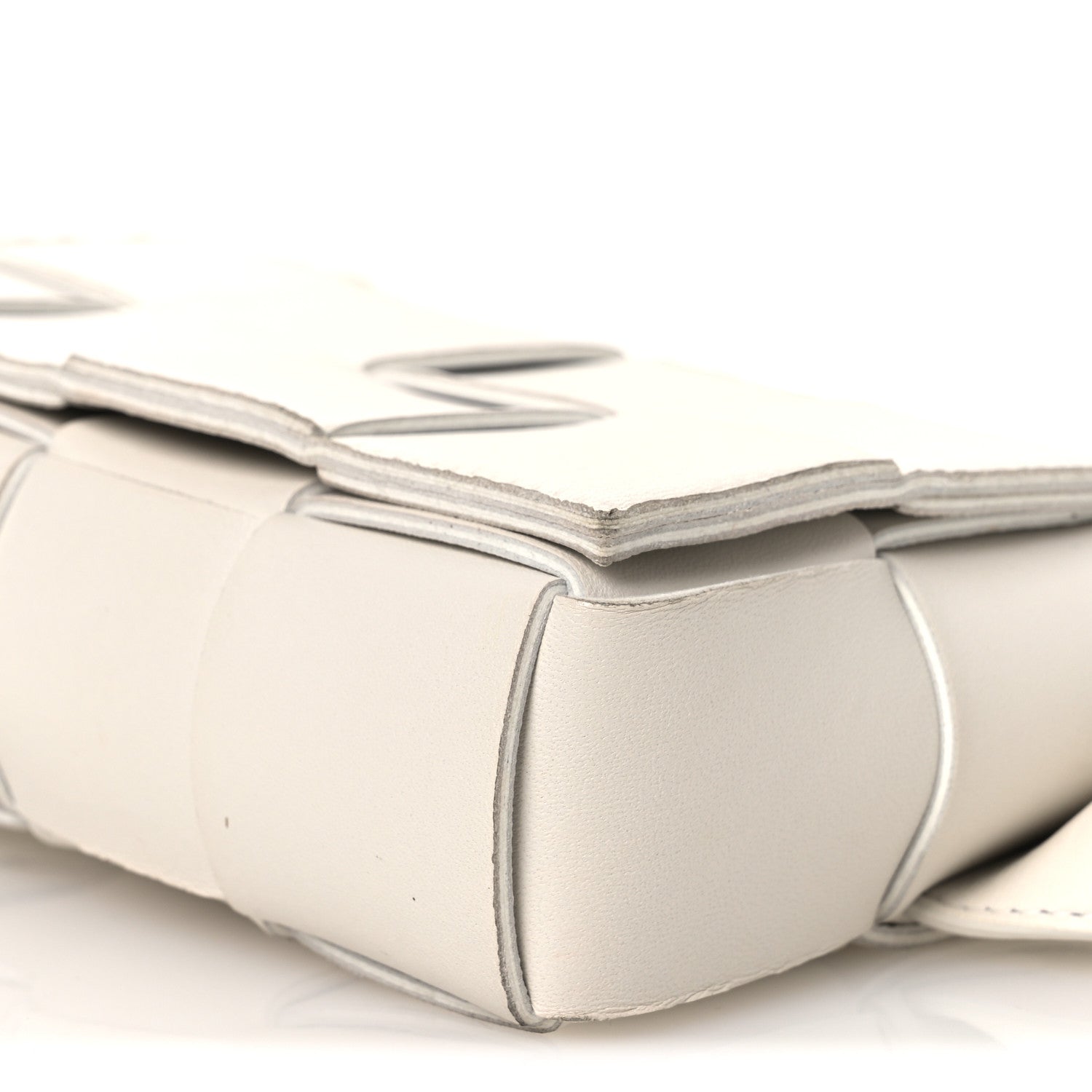 Bottega Veneta Nappa Maxi Intreccio The Belt Cassette Bag White 10 of 11