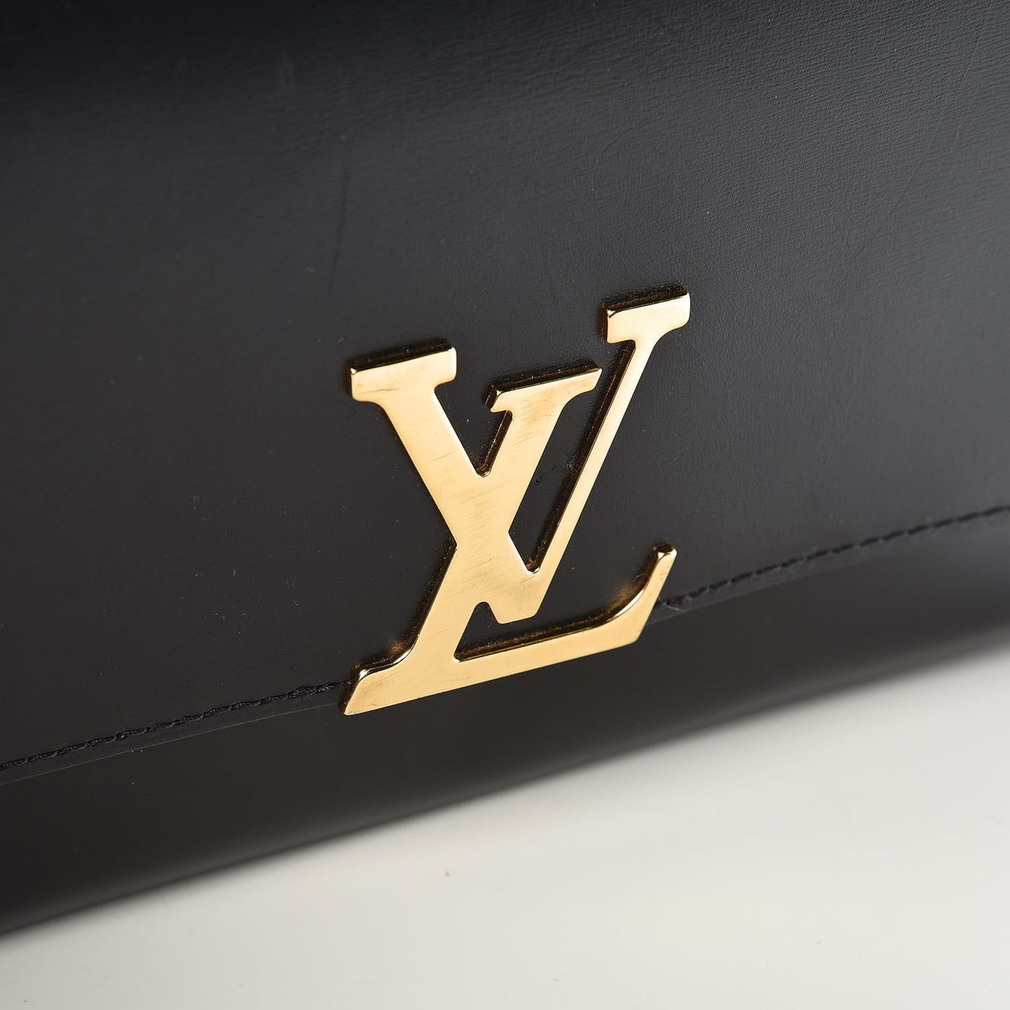 Calfskin Chain Louise GM Black