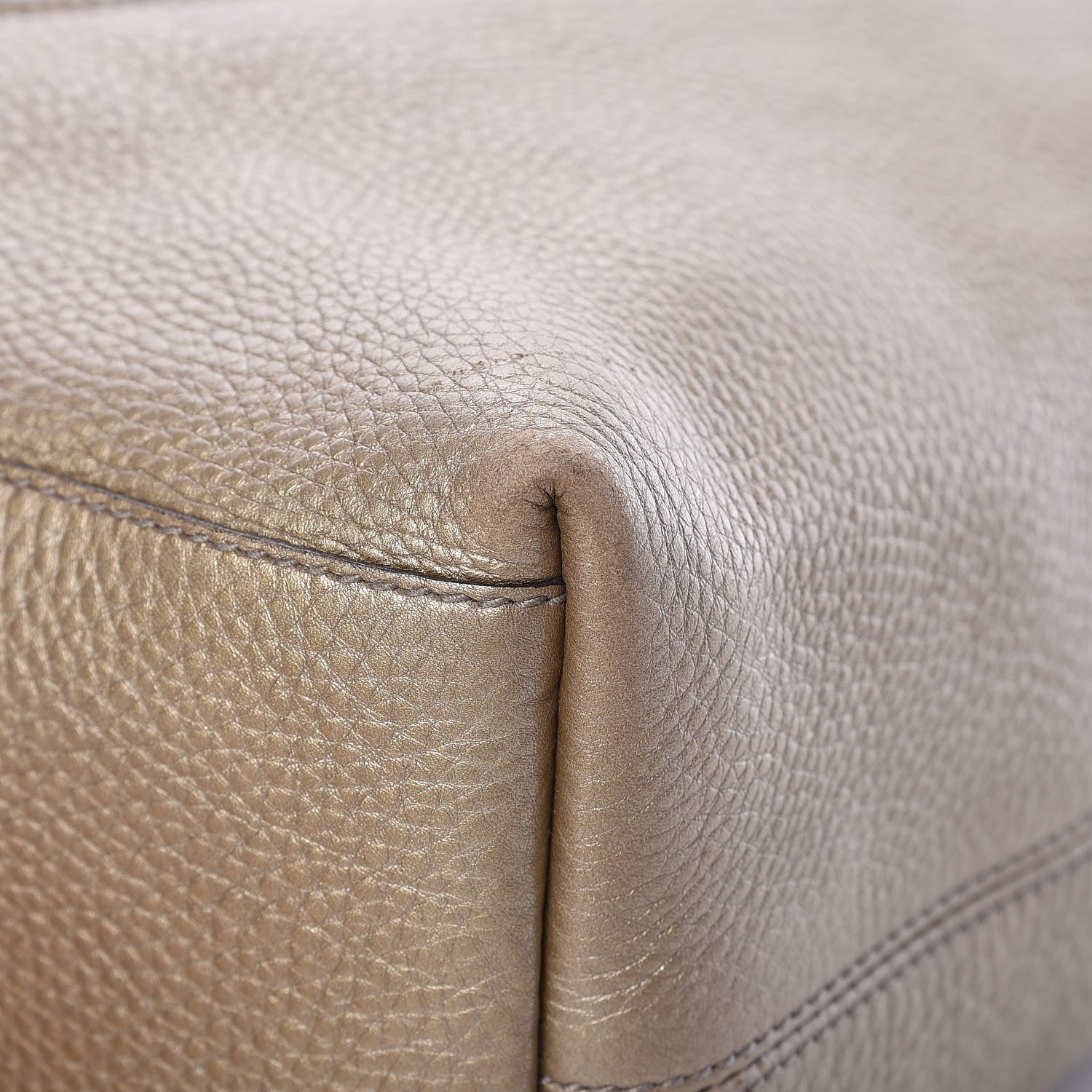 Gucci Metallic Pebbled Calfskin Medium Soho Chain Shoulder Bag Golden Beige 16 of 20