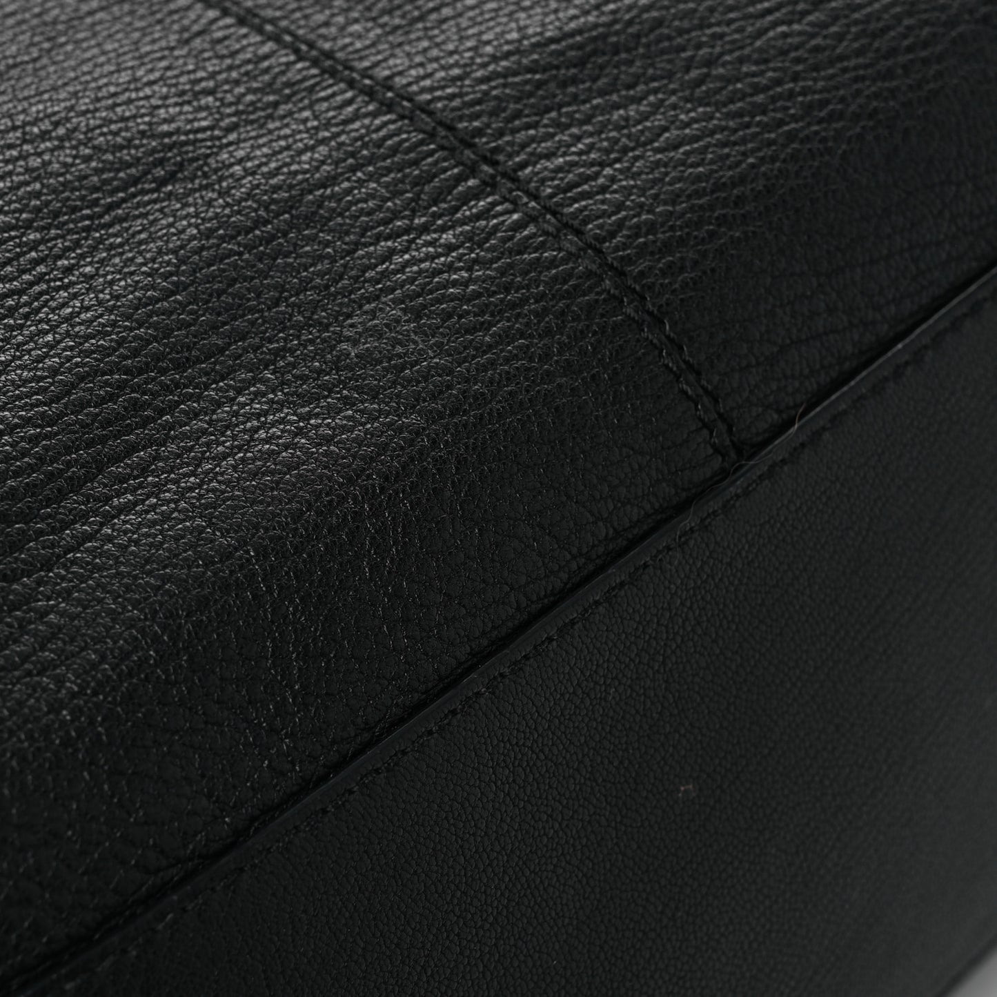 Waxy Grained Calfskin Medium Nightingale Black