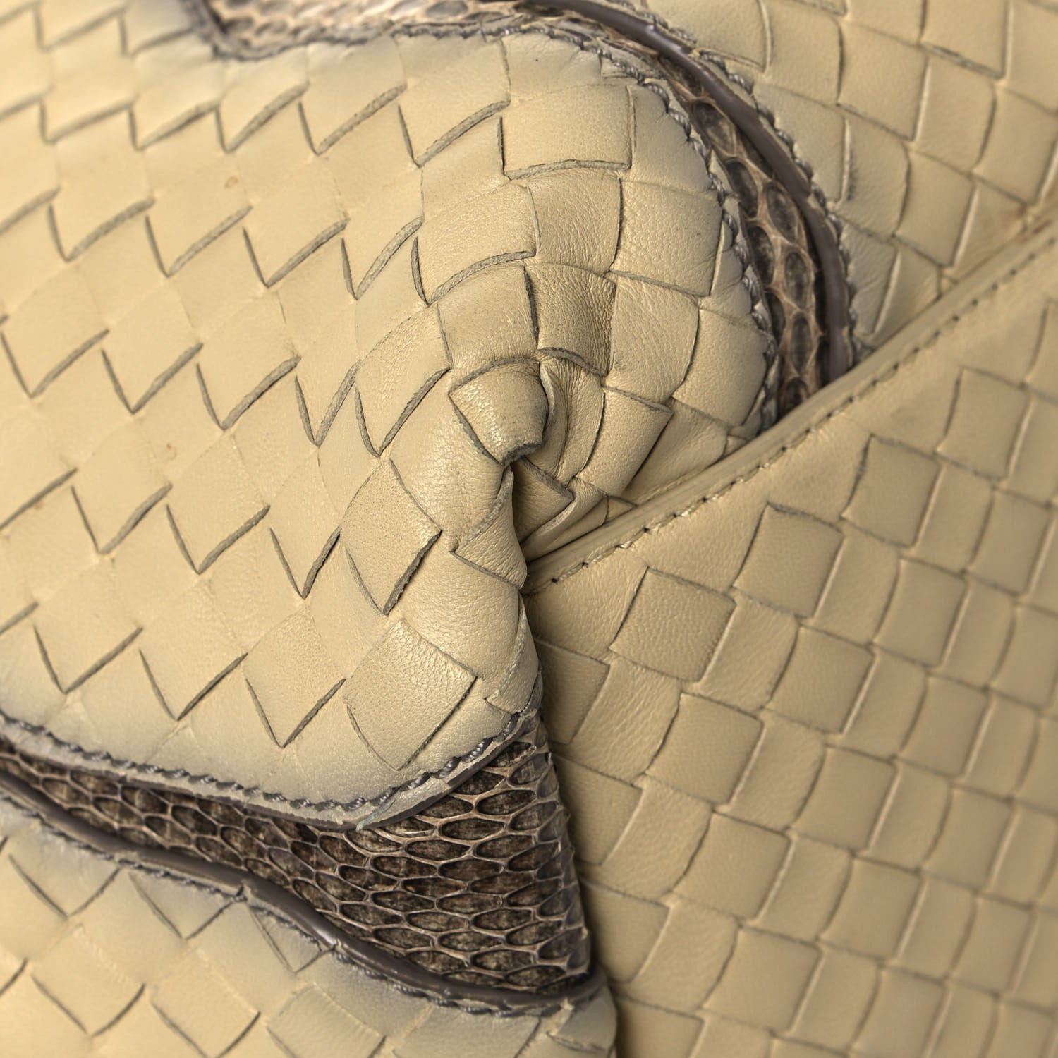 Bottega Veneta Nappa Ayers Intrecciato Medium Garda Bag Beige 11 of 16
