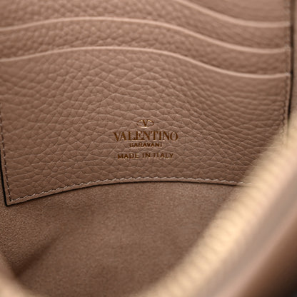Valentino Garavani Pebbled Calfskin Medium Rockstud Flat Pouch Poudre 6 of 9