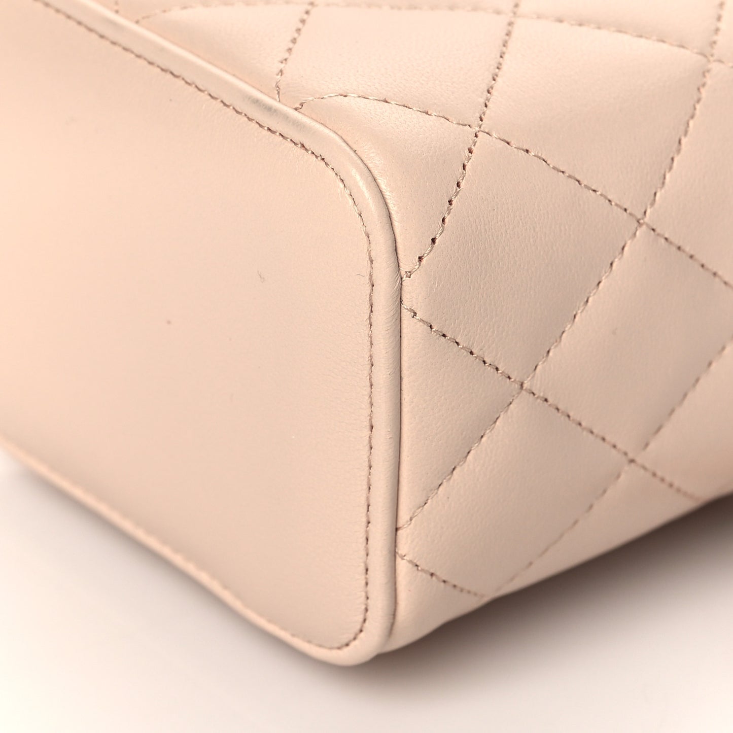 Lambskin Quilted Pearl Crush Mini Vanity Case With Chain Light Beige