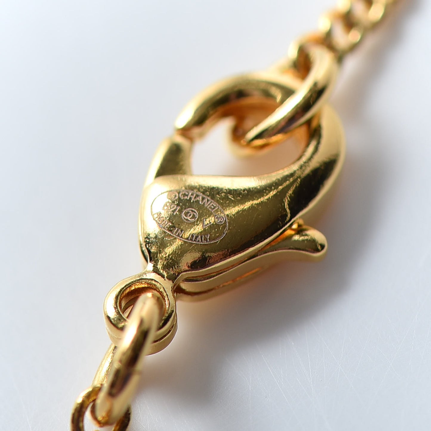 Metal CC Paris Button Necklace Gold