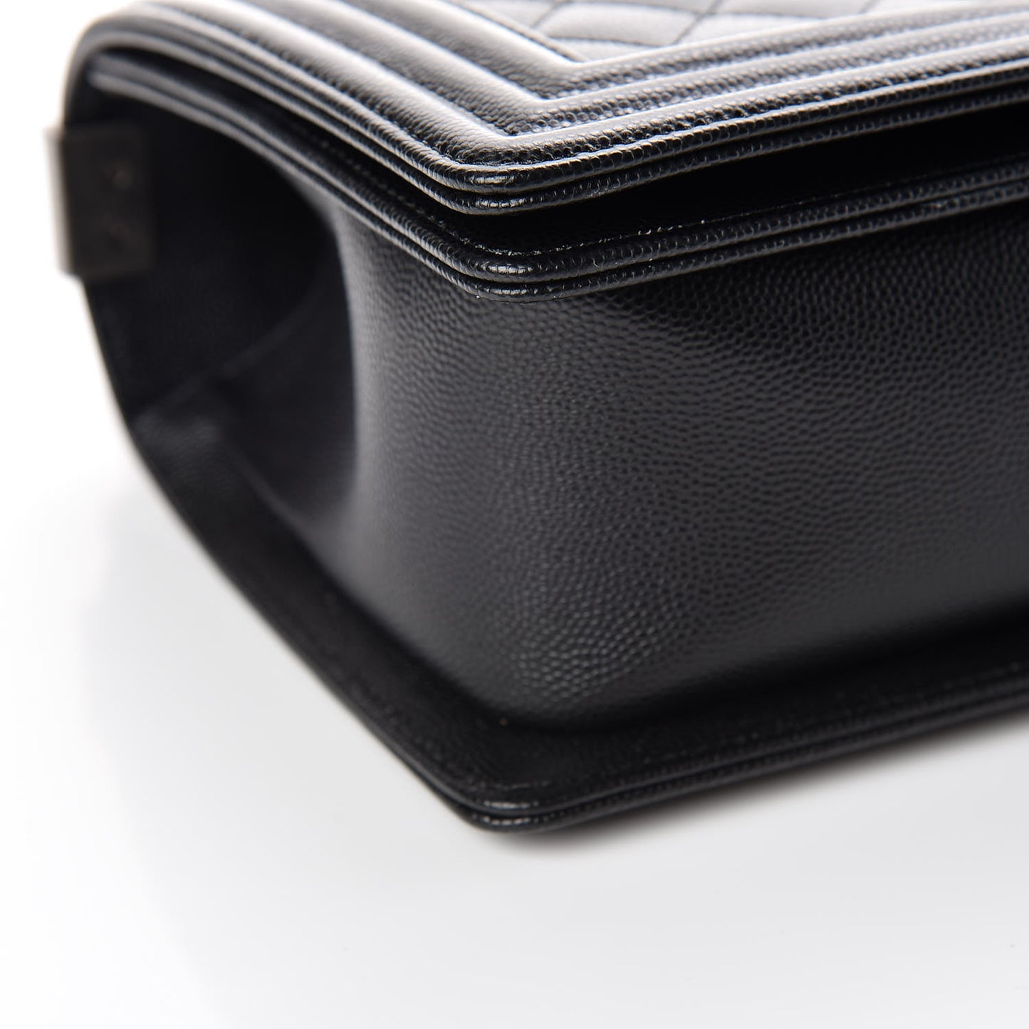 Caviar Quilted Medium Boy Flap Black
