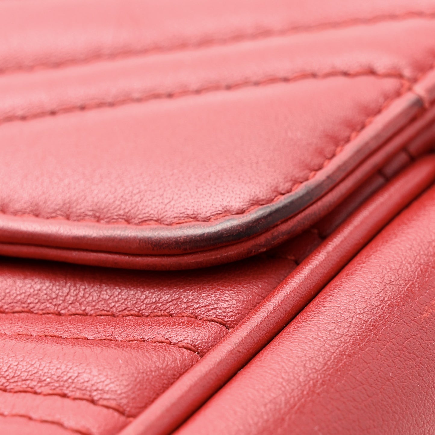 Calfskin Matelasse Small GG Marmont Shoulder Bag Hibiscus Red
