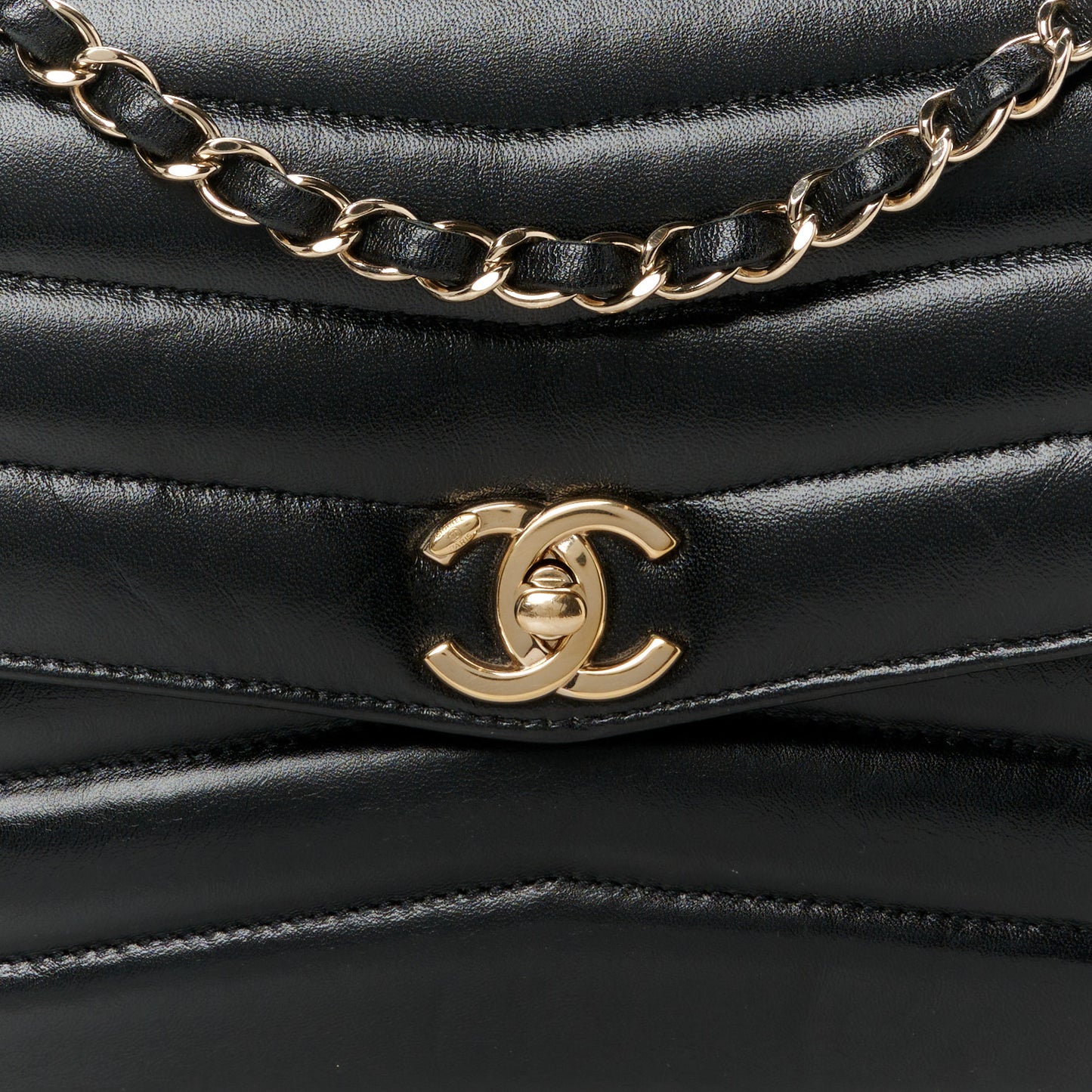 Shiny Lambskin Chevron Quilted Miroir Black