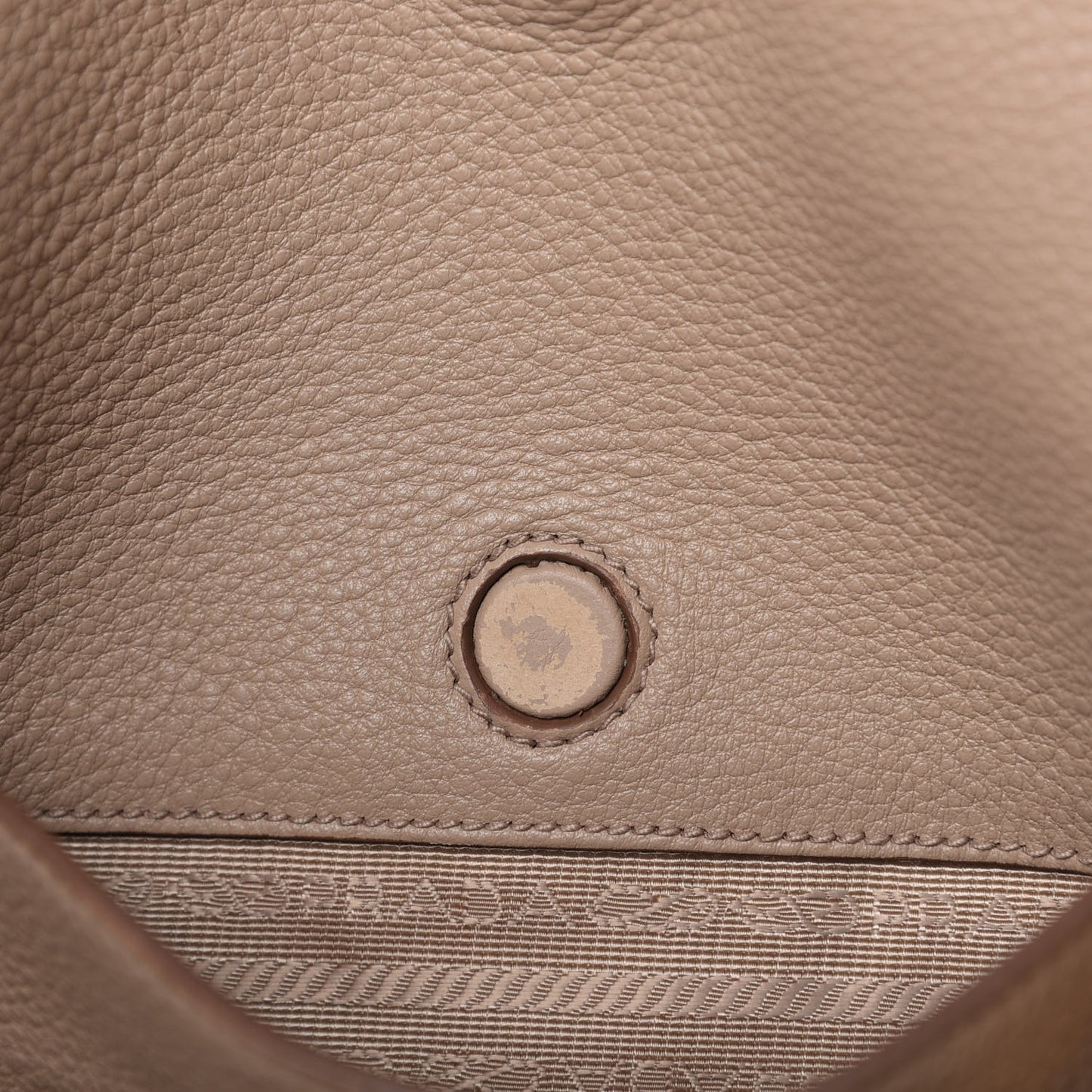 Vitello Daino Pocket Shopping Tote Cammeo