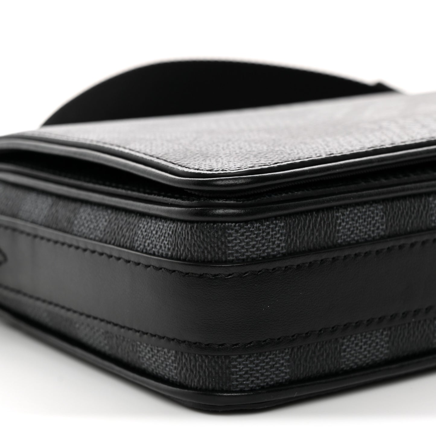 Damier Graphite 3D Studio Messenger