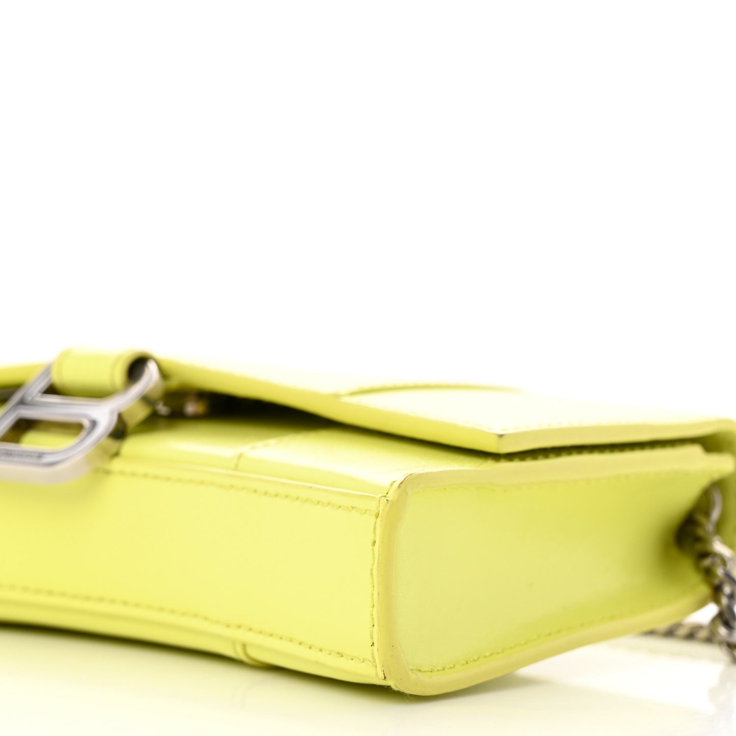 Shiny Box Calfskin XS Hourglass Wallet On Chain Lime