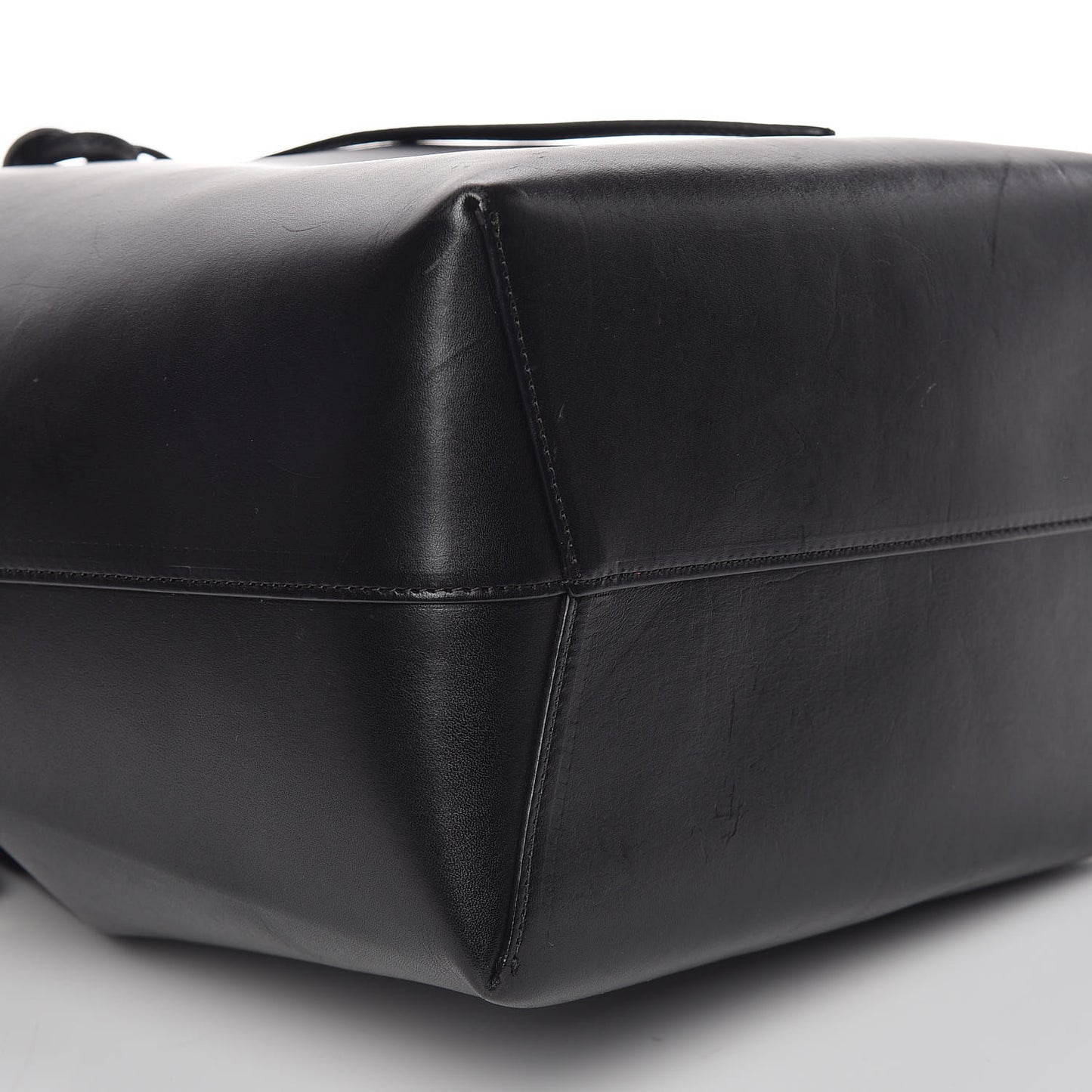 Vegetable Tanned Calfskin Bucket Bag Black Flamma
