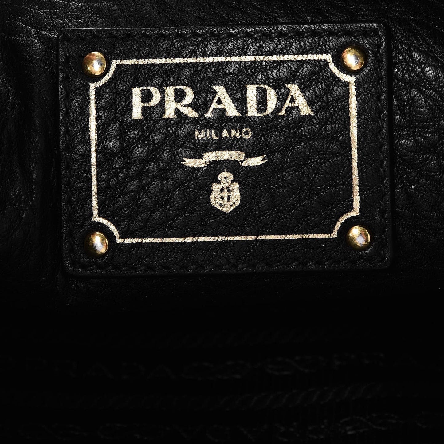 Vitello Daino Side Zip Tote Black