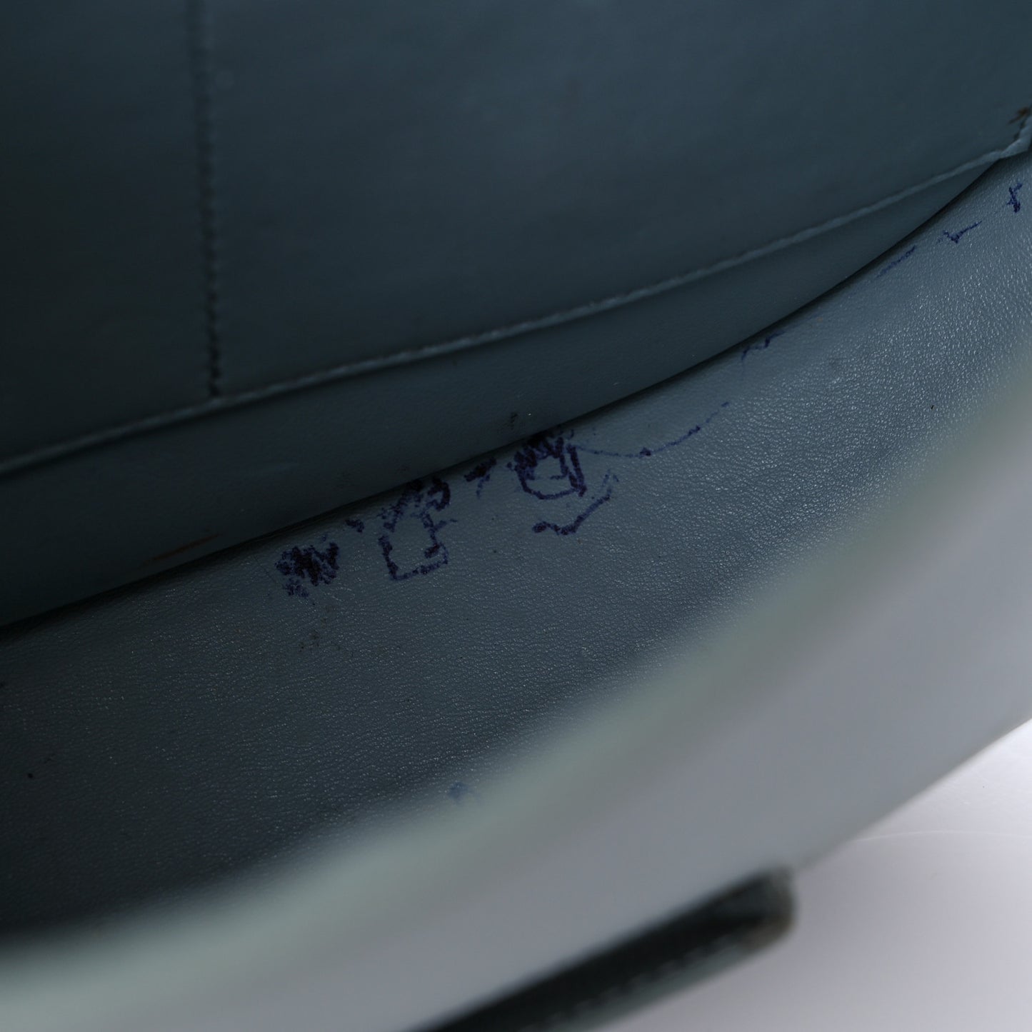 Grained Calfskin Compact Trotteur Cloud