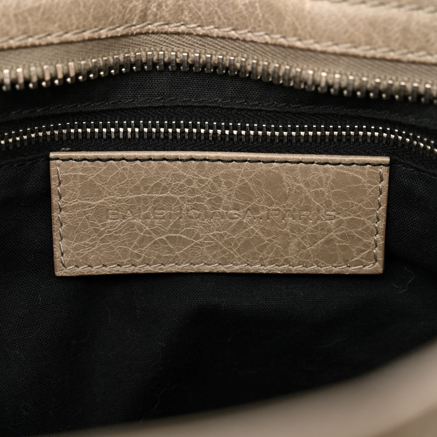 Agneau Giant 21 Silver Hardware City Papyrus
