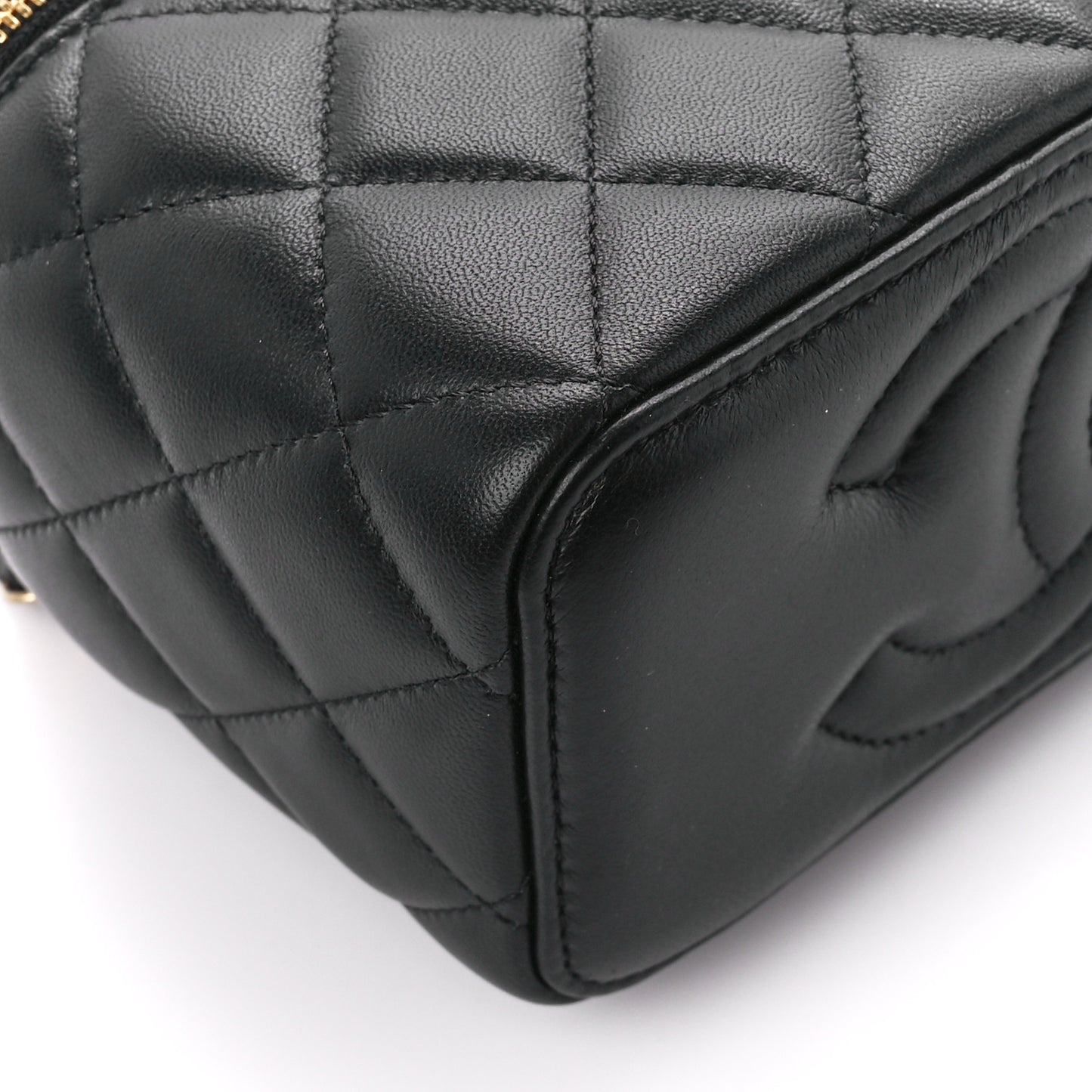 Lambskin Enamel Pearl Quilted Small Charm Me Vanity Case With Chain Black