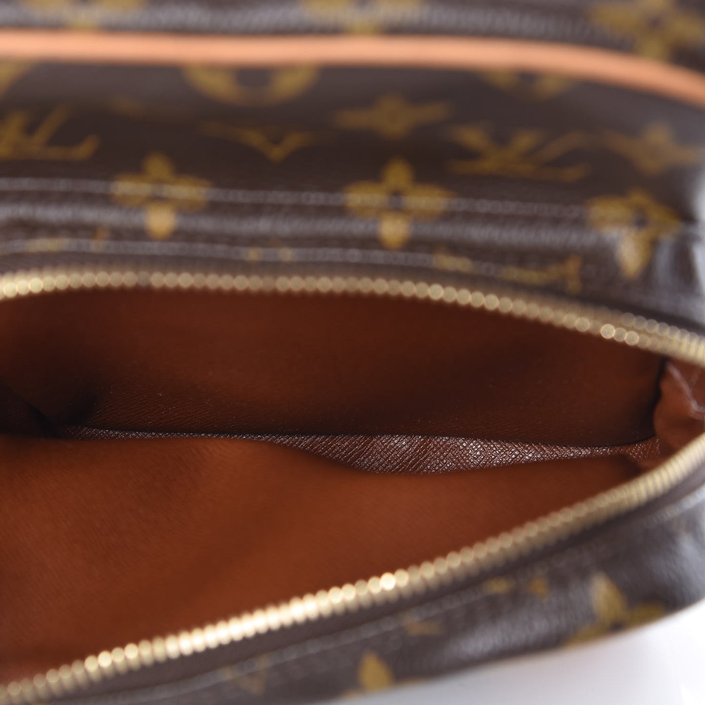Monogram Amazone