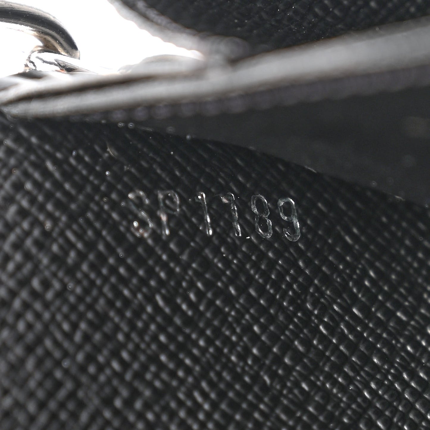 Epi Twist Chain Wallet Black